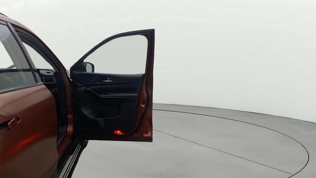 View Mahindra XUV700 Image 49 Used Mahindra XUV700 Image 49