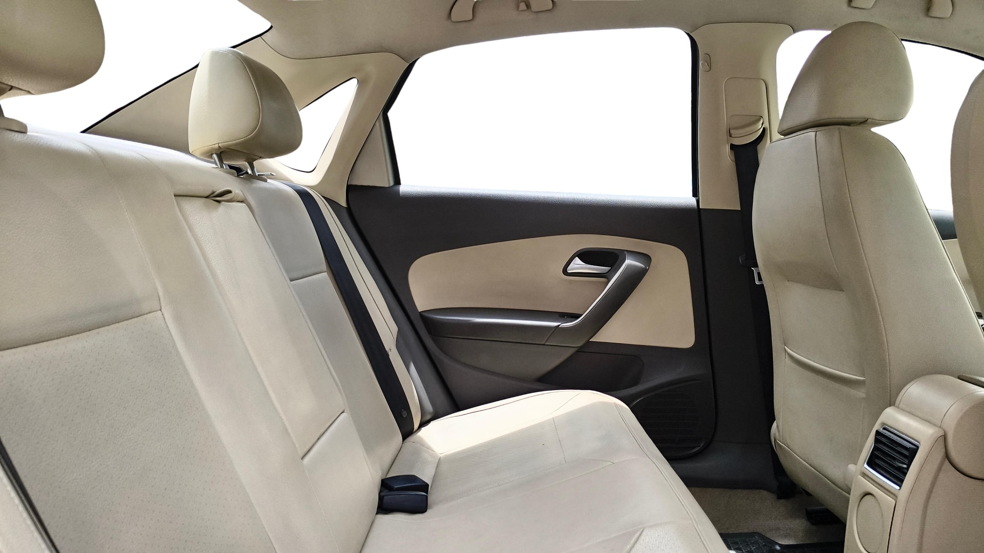 View 2014 Volkswagen Vento 1.2 L TSI Comfortline Petrol AT Image 33 Used 2014 Volkswagen Vento 1.2 L TSI Comfortline Petrol AT Image 33
