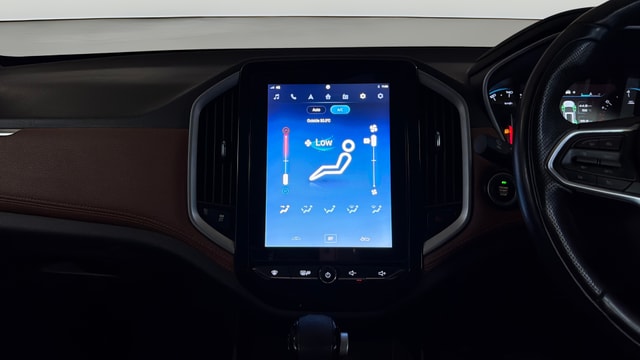 View MG Hector Plus Image 18 Used MG Hector Plus Image 18