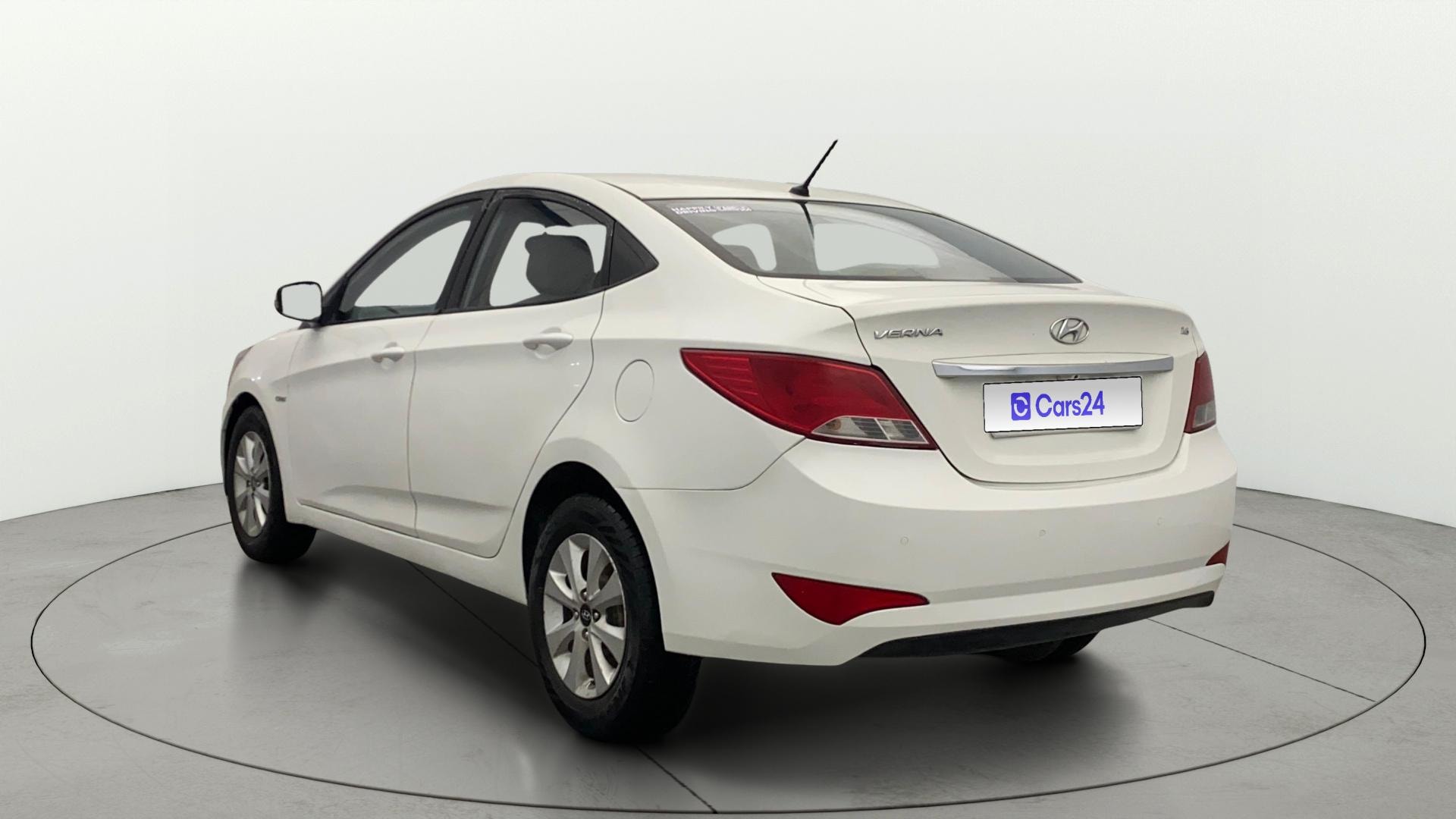 View 2016 Hyundai Verna 1.6 CRDI S AT Image 2 Used 2016 Hyundai Verna 1.6 CRDI S AT Image 2