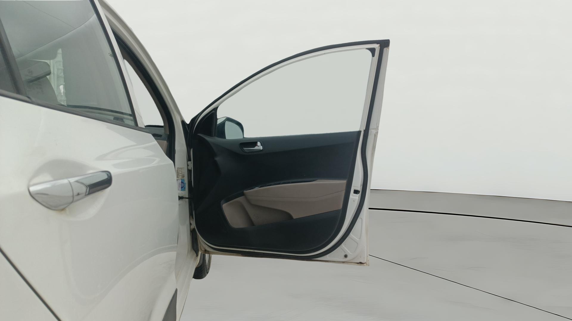 View 2015 Hyundai Grand i10 Asta AT 1.2 Kappa VTVT Image 46 Used 2015 Hyundai Grand i10 Asta AT 1.2 Kappa VTVT Image 46