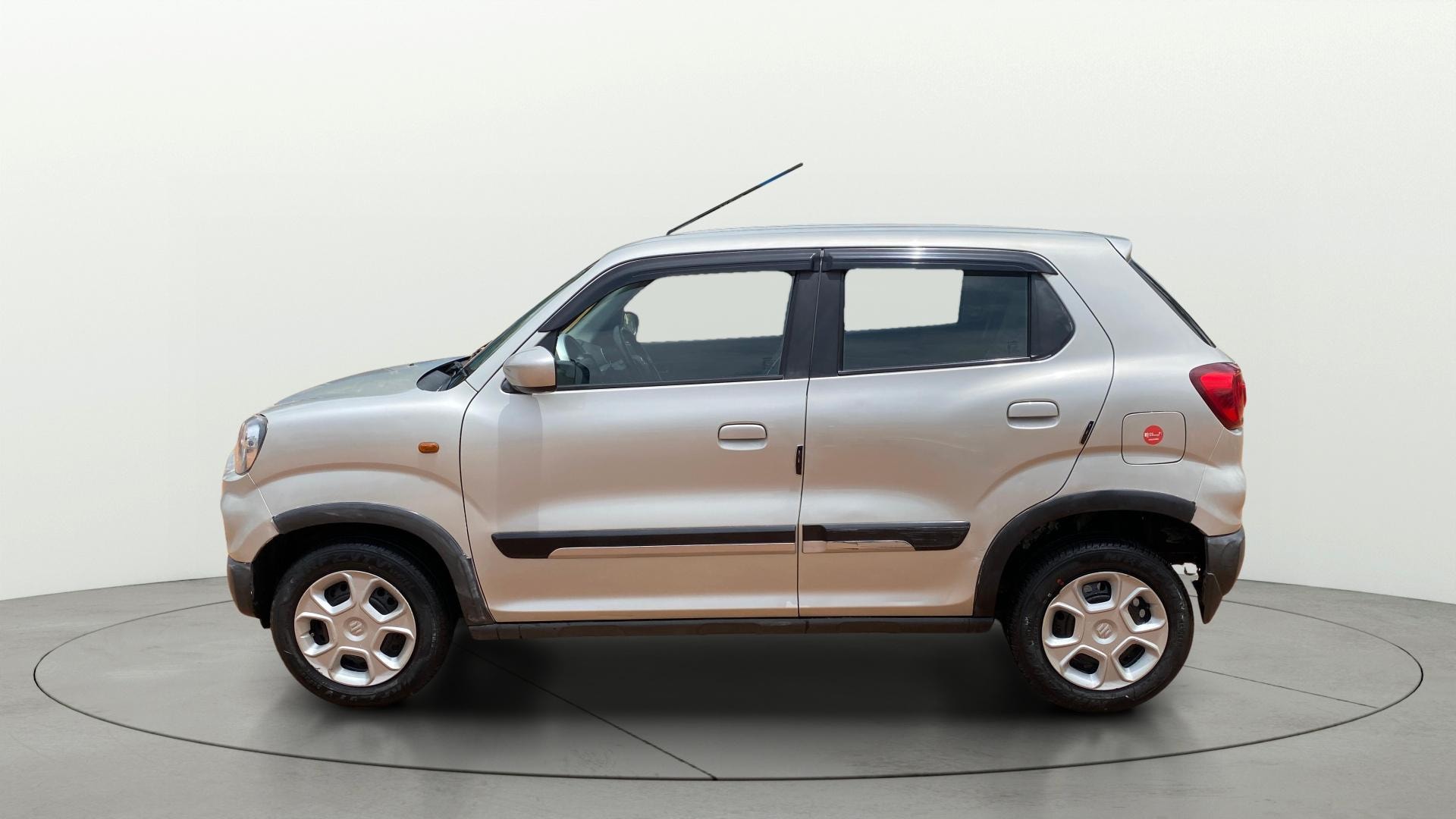 View 2020 Maruti Suzuki 1000 Base Variant Image 25 Used 2020 Maruti Suzuki 1000 Base Variant Image 25