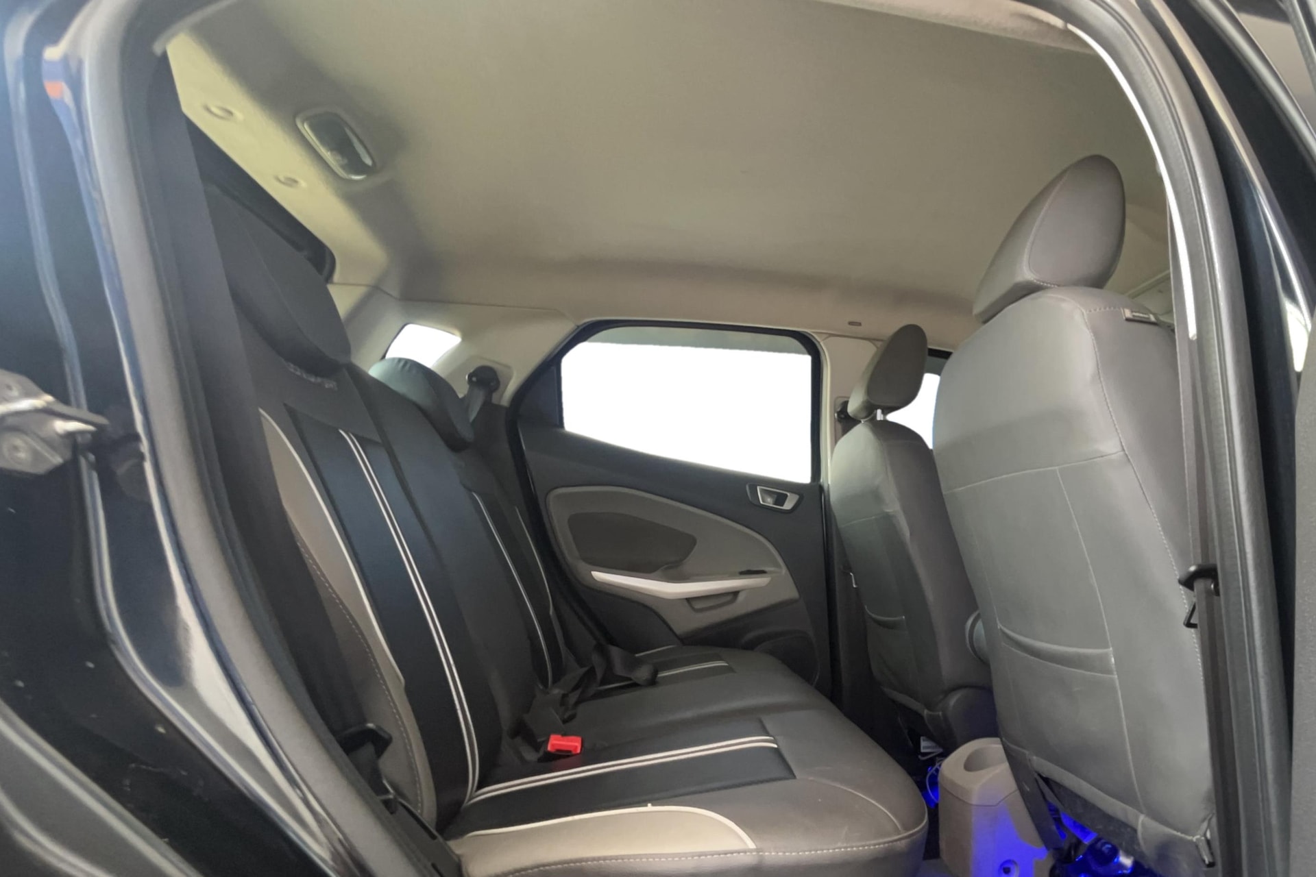 View 2015 Ford EcoSport 1.5 TDCi Diesel Ambiente BS IV Image 35 Used 2015 Ford EcoSport 1.5 TDCi Diesel Ambiente BS IV Image 35