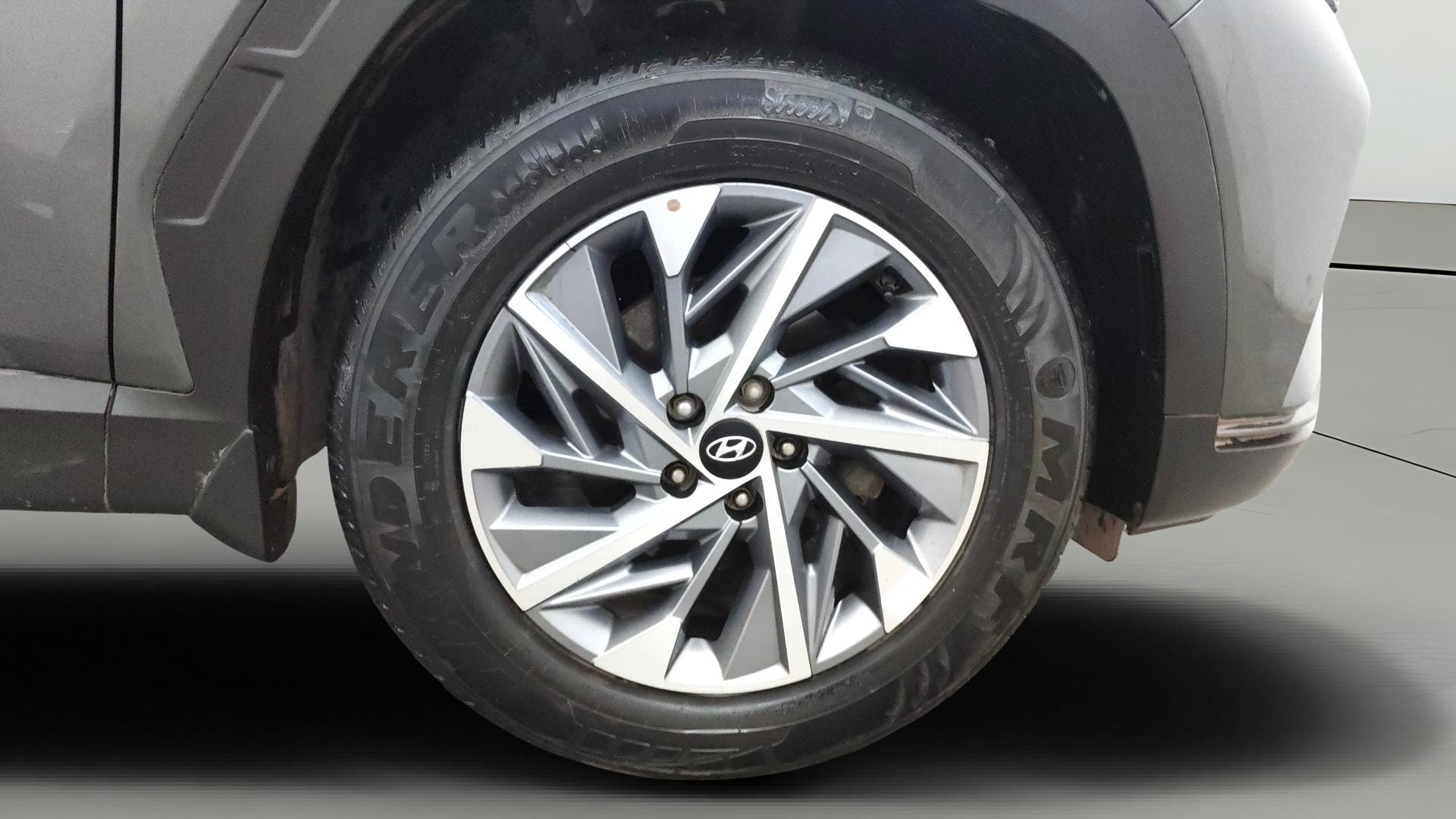View 2024 Hyundai Tucson Signature 2.0 AT Petrol Image 43 Used 2024 Hyundai Tucson Signature 2.0 AT Petrol Image 43