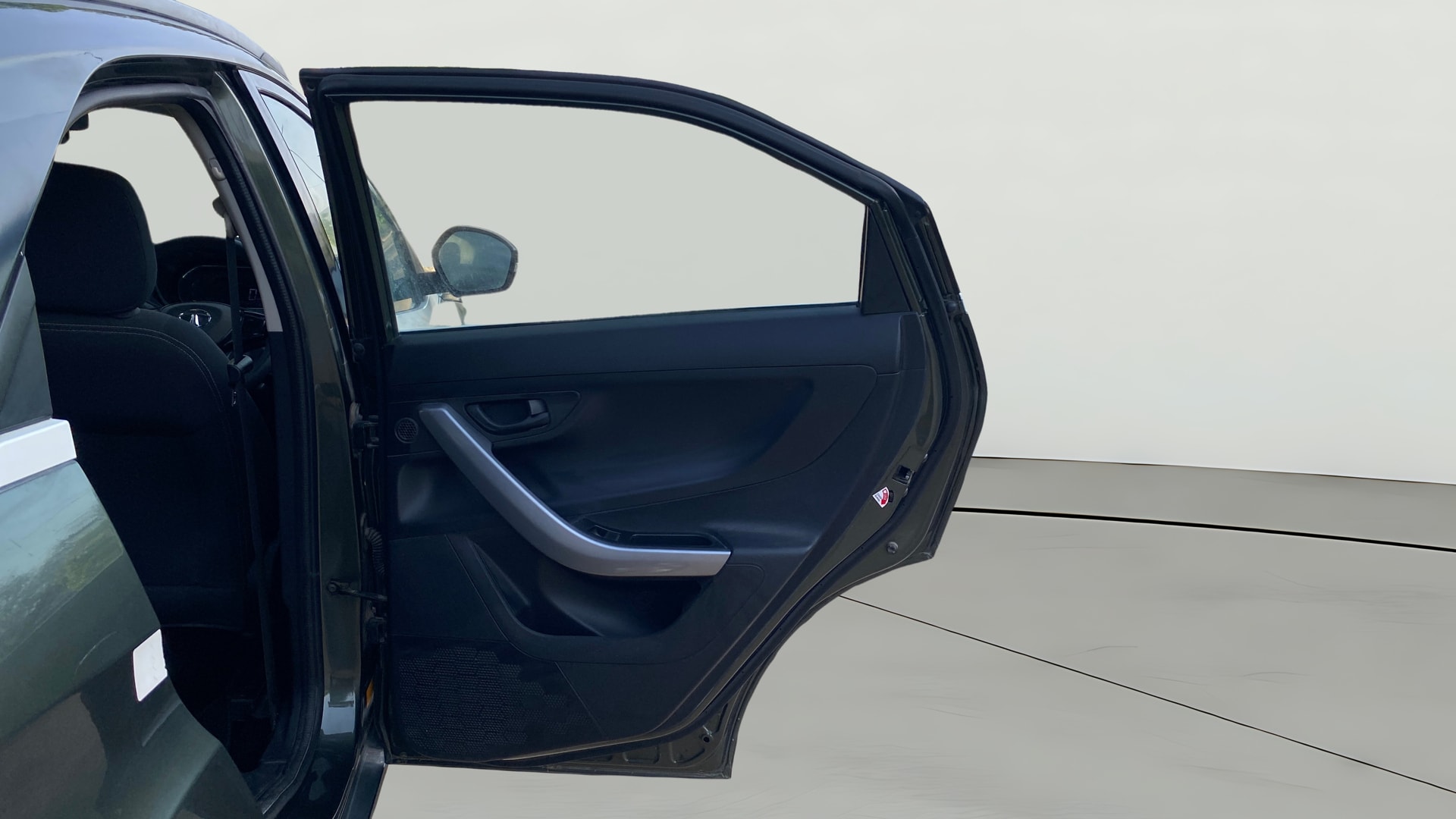 View 2022 Tata Nexon Revotron XE Image 7 Used 2022 Tata Nexon Revotron XE Image 7