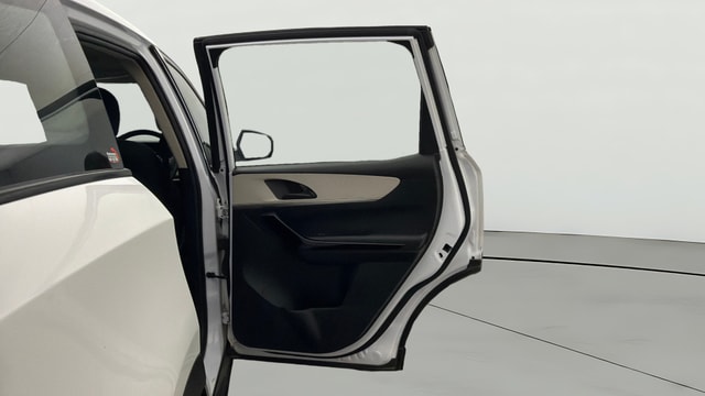 View Mahindra XUV700 Image 8 Used Mahindra XUV700 Image 8