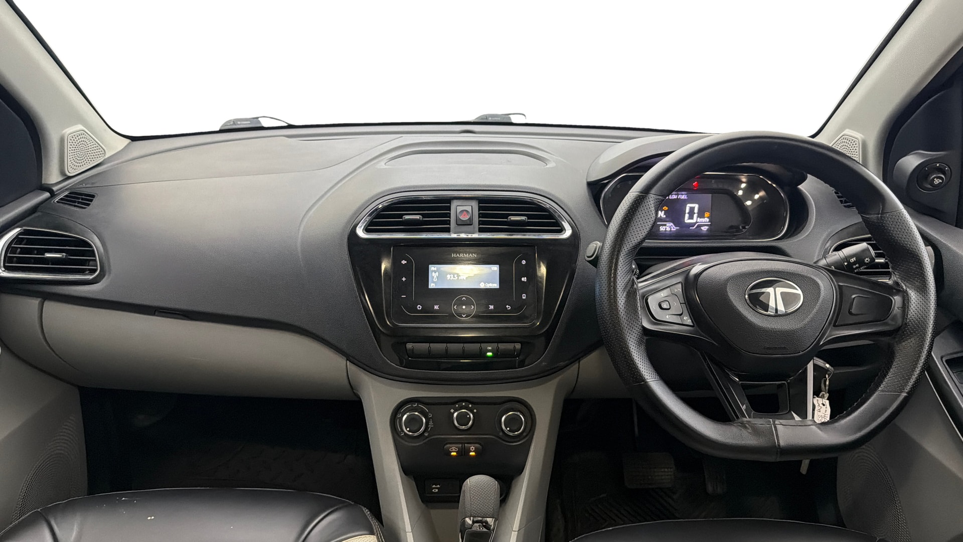 View 2024 Tata Tiago Revotorq XB Image 15 Used 2024 Tata Tiago Revotorq XB Image 15