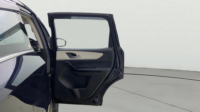 View Mahindra XUV700 Image 6 Used Mahindra XUV700 Image 6