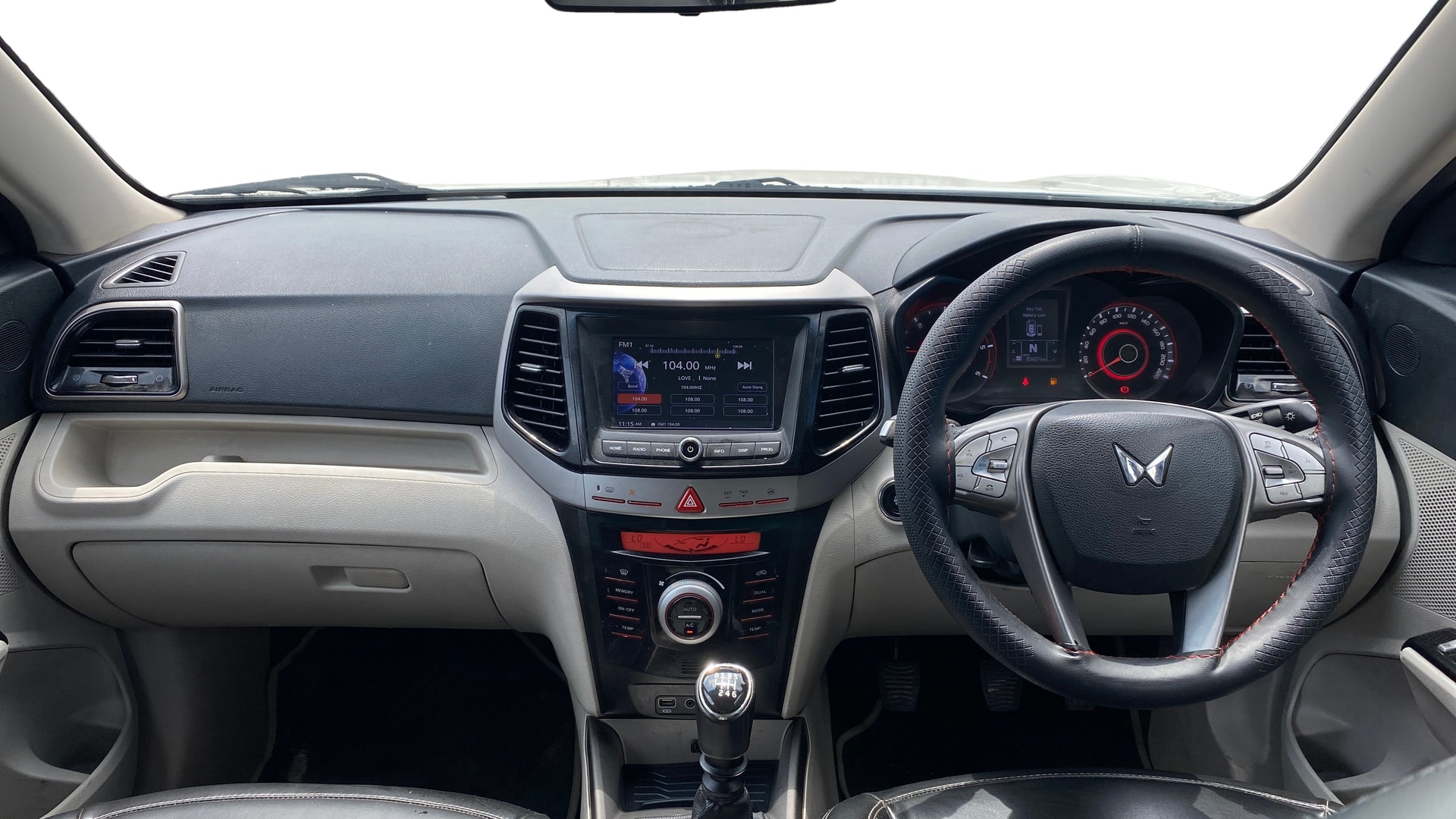 View 2023 Mahindra XUV300 W4 Petrol BS IV Image 31 Used 2023 Mahindra XUV300 W4 Petrol BS IV Image 31