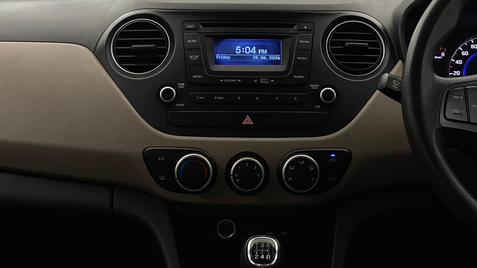 View 2015 Hyundai Grand i10 Sportz 1.2 Kappa Image 17 Used 2015 Hyundai Grand i10 Sportz 1.2 Kappa Image 17