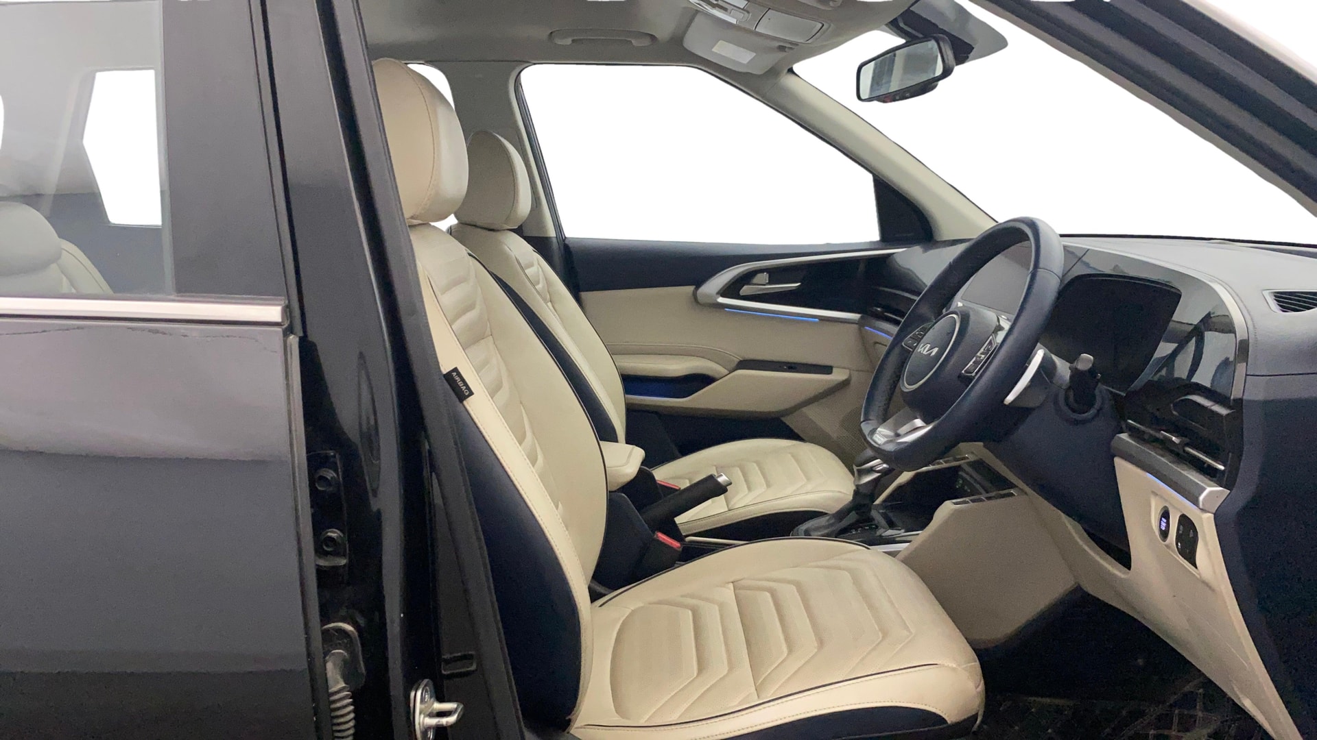 View 2023 Kia Carens Prestige 1.5 Petrol 7 STR Image 19 Used 2023 Kia Carens Prestige 1.5 Petrol 7 STR Image 19