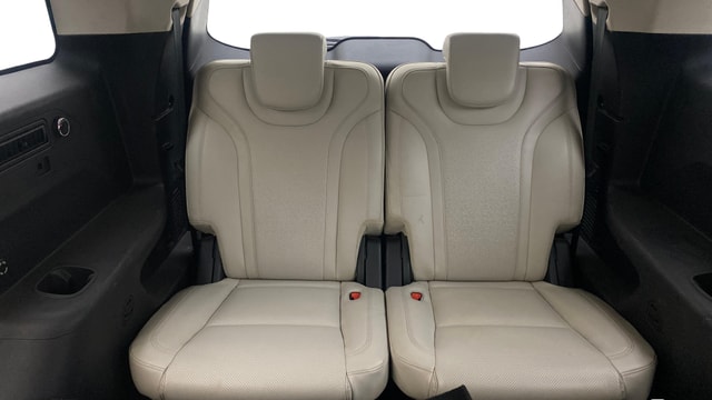 View Mahindra XUV700 Image 10 Used Mahindra XUV700 Image 10