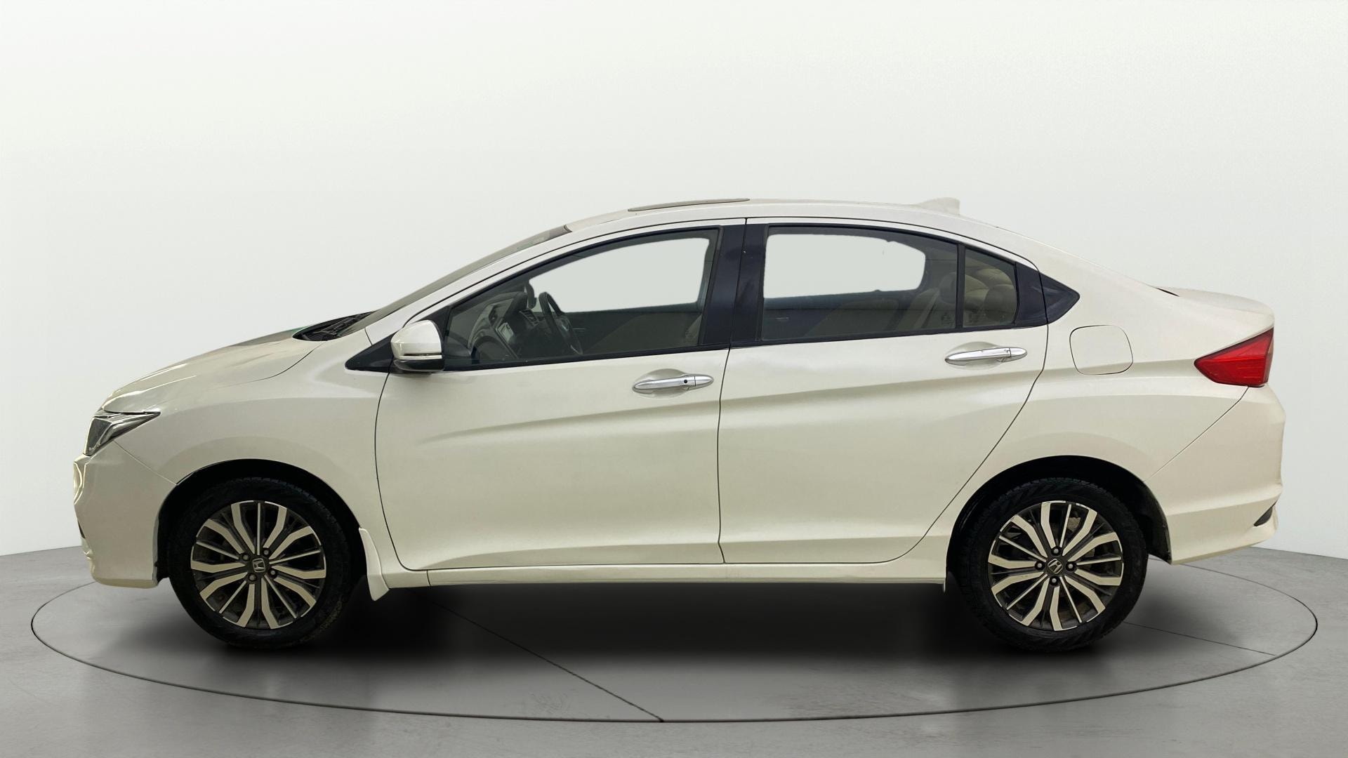 View 2017 Honda City ZX MT Diesel Anniversary Edition Image 6 Used 2017 Honda City ZX MT Diesel Anniversary Edition Image 6