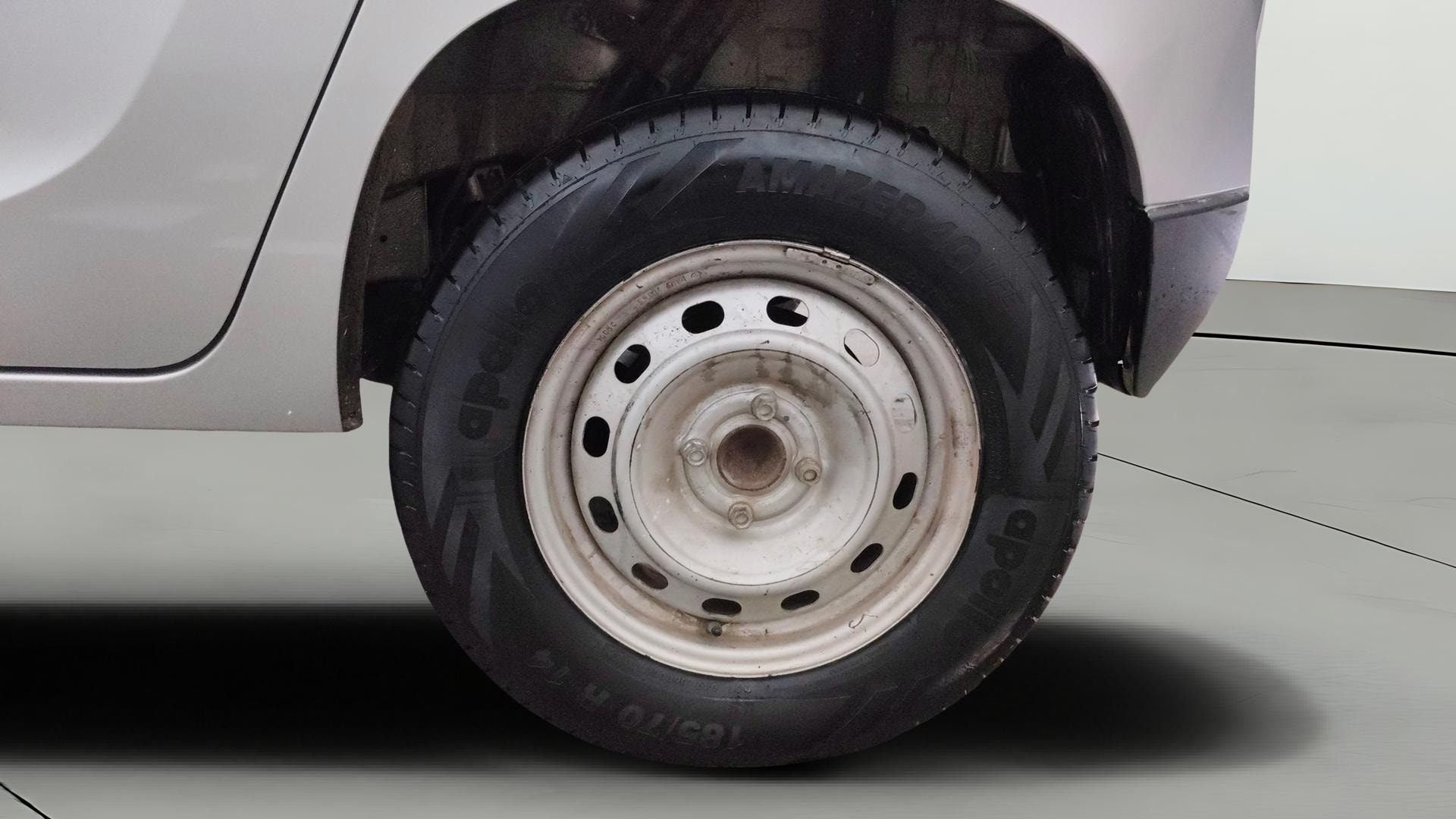 View 2017 Mahindra KUV100 K2 6 STR Image 11 Used 2017 Mahindra KUV100 K2 6 STR Image 11