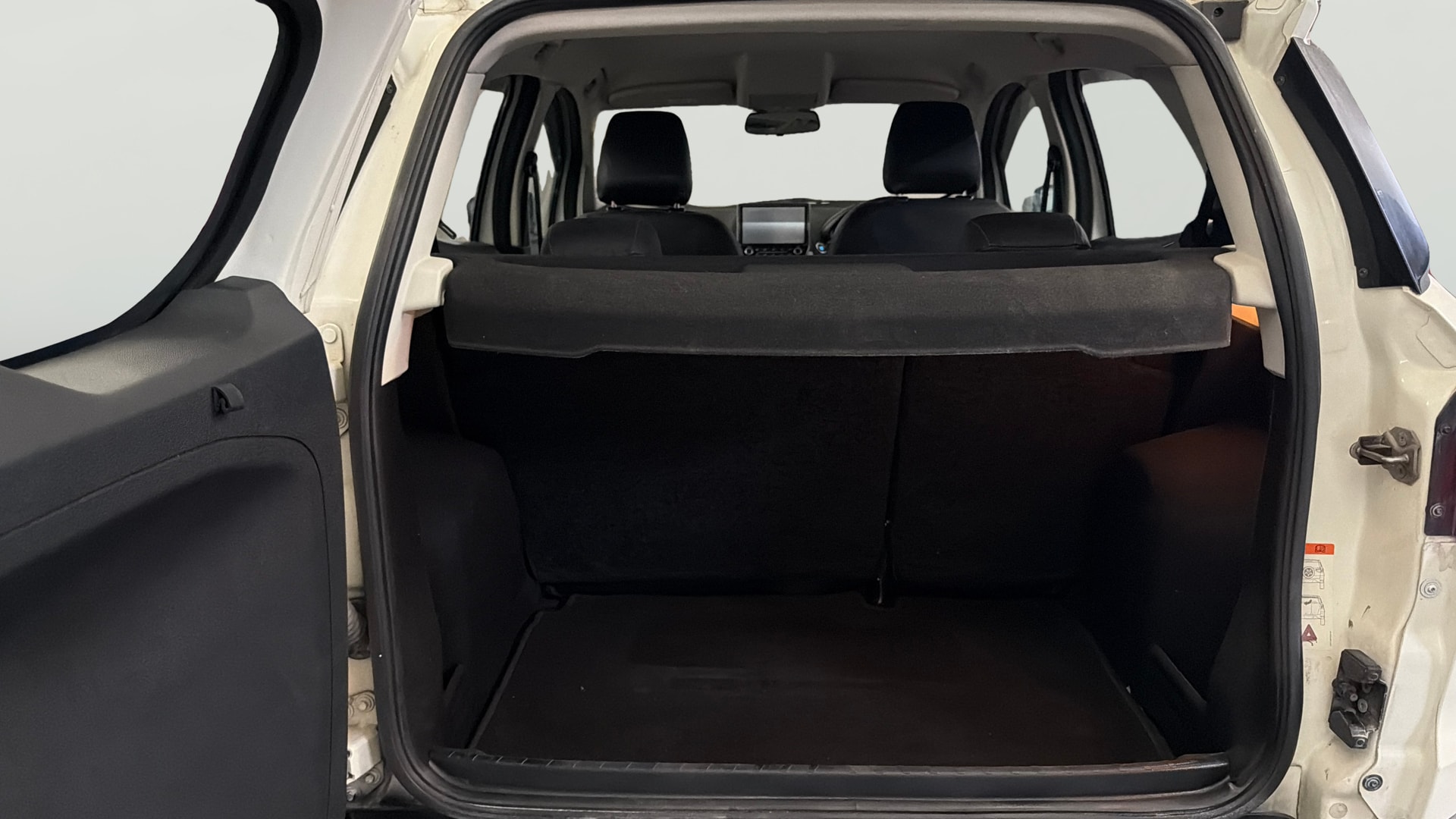 View 2019 Ford EcoSport 1.5 TDCi Diesel Ambiente BS IV Image 38 Used 2019 Ford EcoSport 1.5 TDCi Diesel Ambiente BS IV Image 38