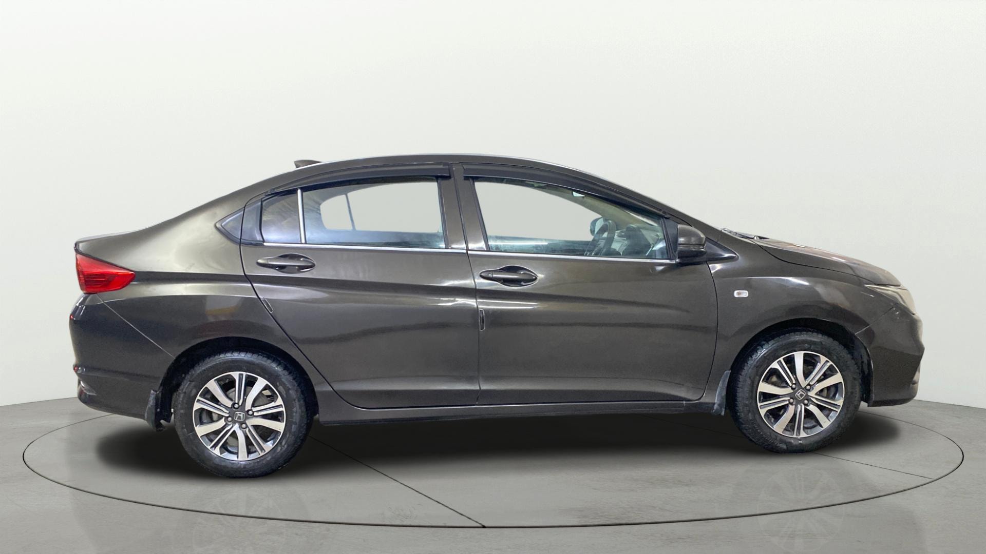 View 2023 Honda City ZX MT Diesel Anniversary Edition Image 9 Used 2023 Honda City ZX MT Diesel Anniversary Edition Image 9