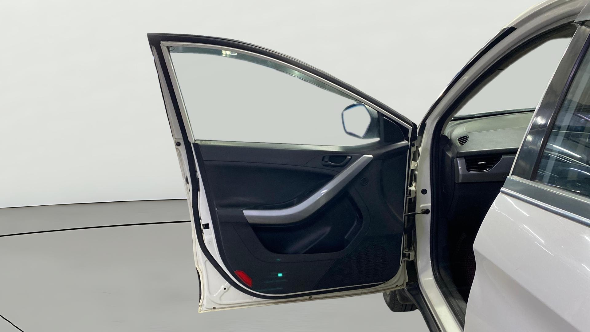 View 2020 Tata Nexon Revotorq XM Image 30 Used 2020 Tata Nexon Revotorq XM Image 30