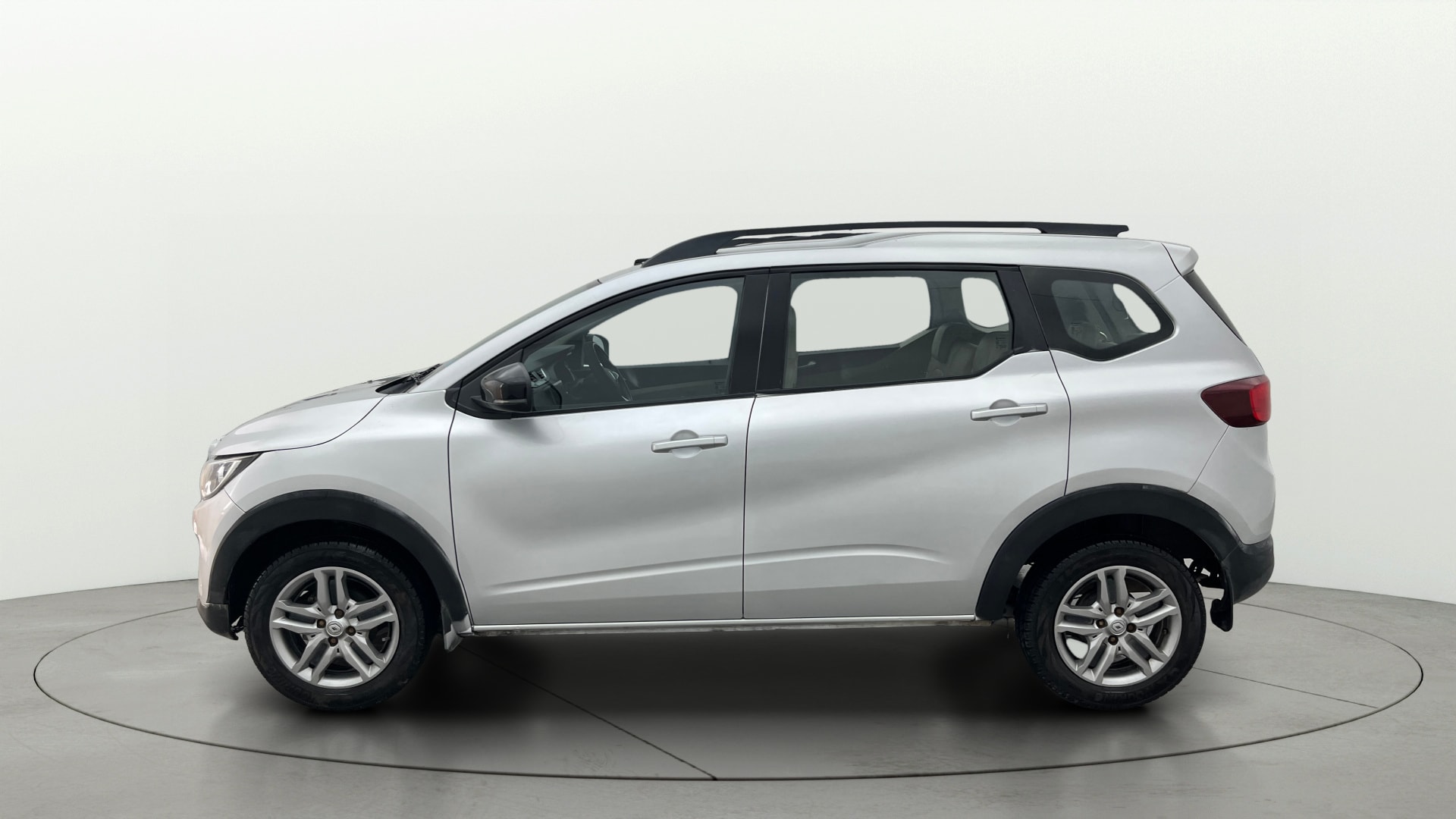 View 2022 Renault Triber RXZ AMT Image 28 Used 2022 Renault Triber RXZ AMT Image 28