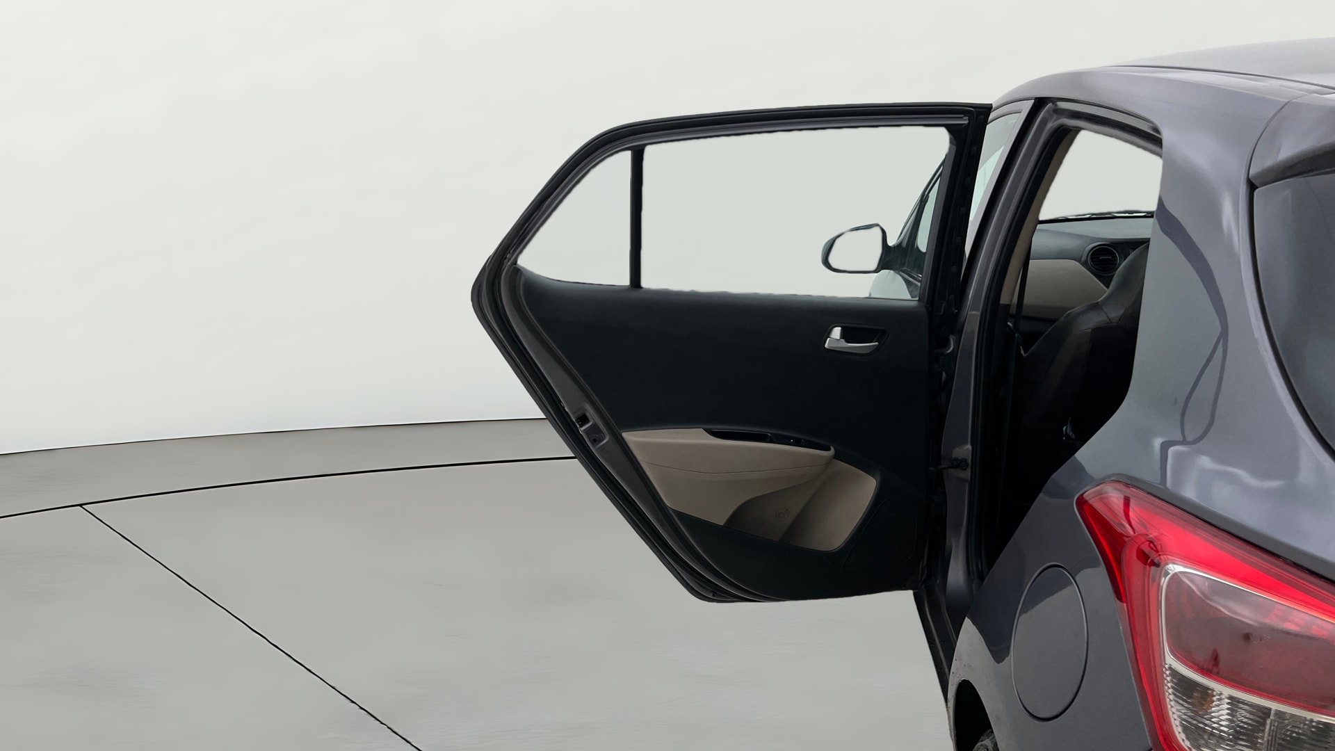 View 2017 Hyundai Grand i10 Sportz 1.2 Kappa Image 23 Used 2017 Hyundai Grand i10 Sportz 1.2 Kappa Image 23