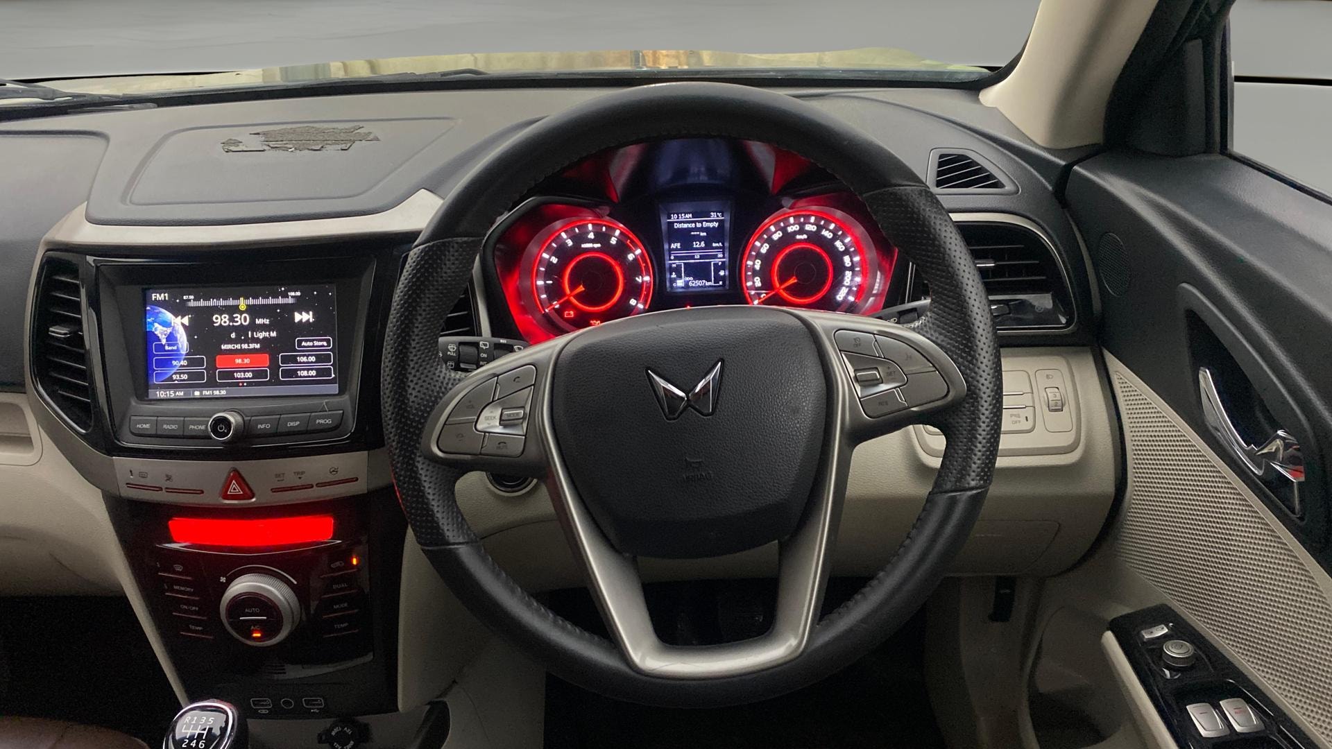 View 2022 Mahindra XUV300 W4 Petrol BS IV Image 13 Used 2022 Mahindra XUV300 W4 Petrol BS IV Image 13