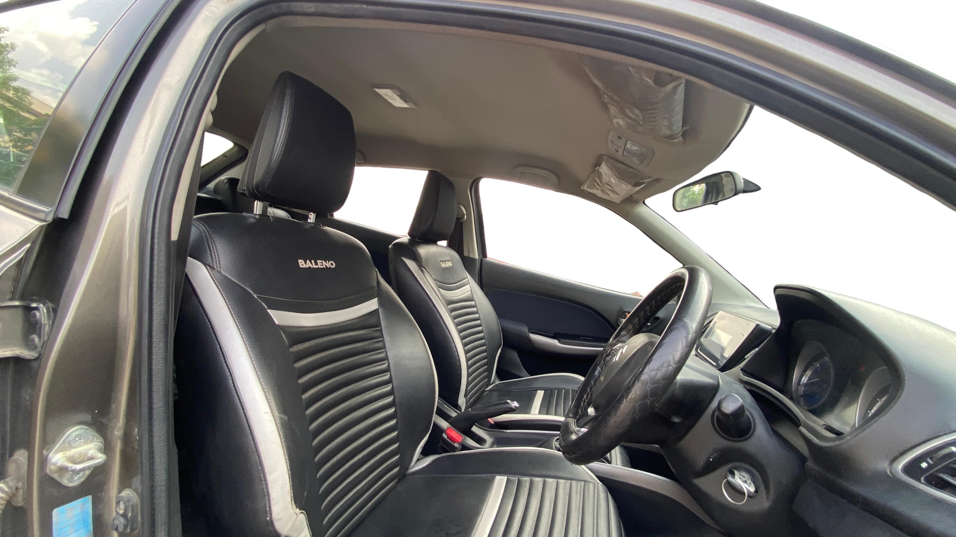 View 2020 Maruti Suzuki 1000 Base Variant Image 25 Used 2020 Maruti Suzuki 1000 Base Variant Image 25