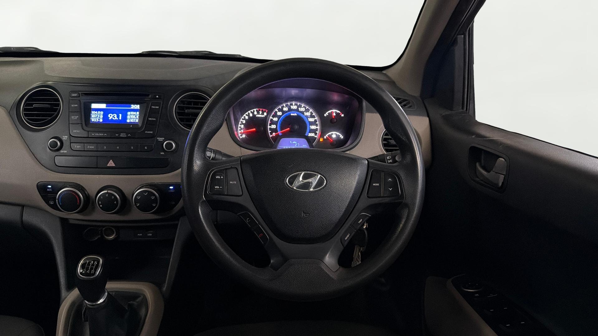 View 2015 Hyundai Grand i10 Sportz 1.2 Kappa Image 20 Used 2015 Hyundai Grand i10 Sportz 1.2 Kappa Image 20