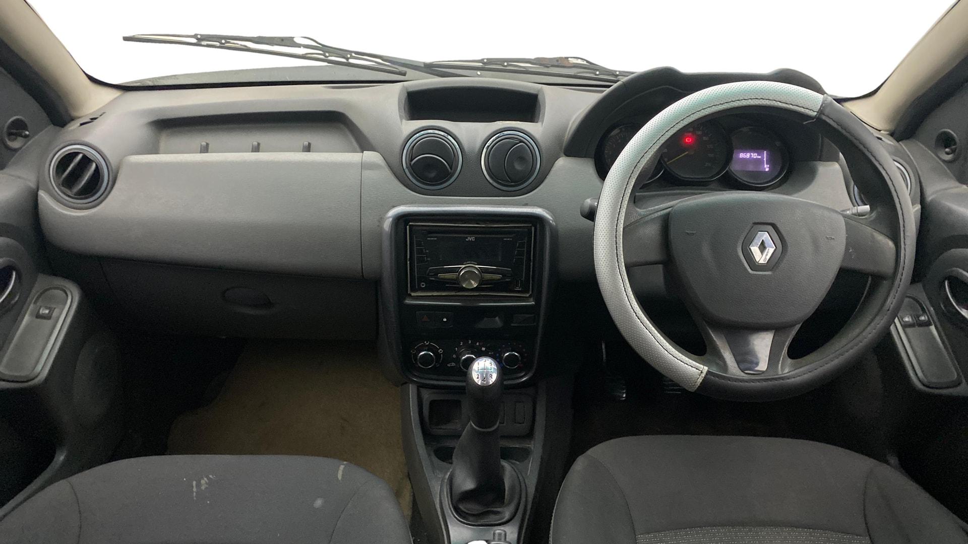 View 2015 Renault Duster Diesel 85PS RXE Image 15 Used 2015 Renault Duster Diesel 85PS RXE Image 15