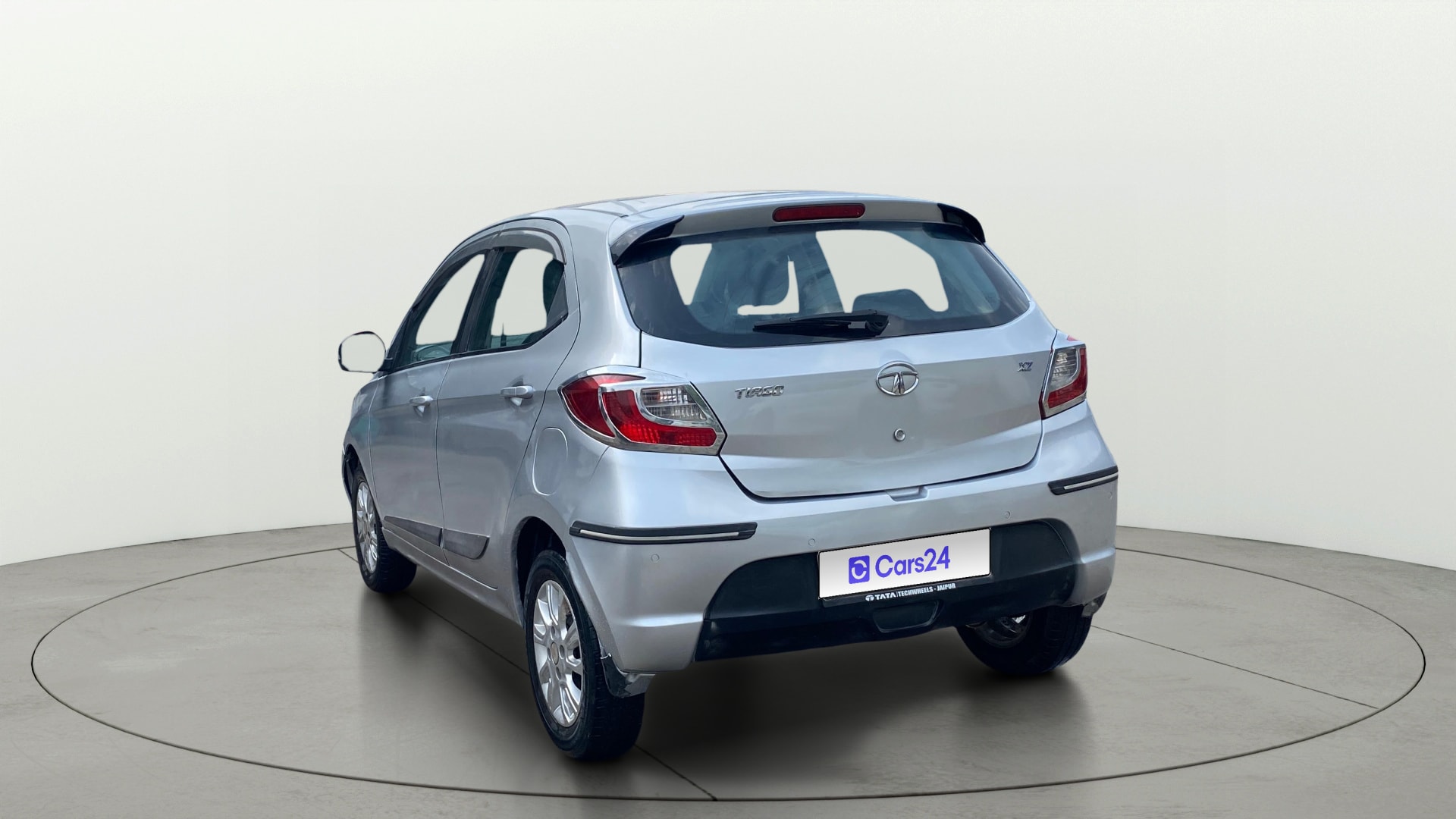 View 2018 Tata Tiago Revotorq XB Image 2 Used 2018 Tata Tiago Revotorq XB Image 2