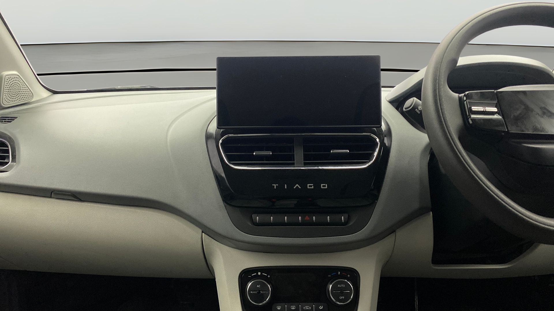 View 2025 Tata Tiago Revotorq XB Image 17 Used 2025 Tata Tiago Revotorq XB Image 17