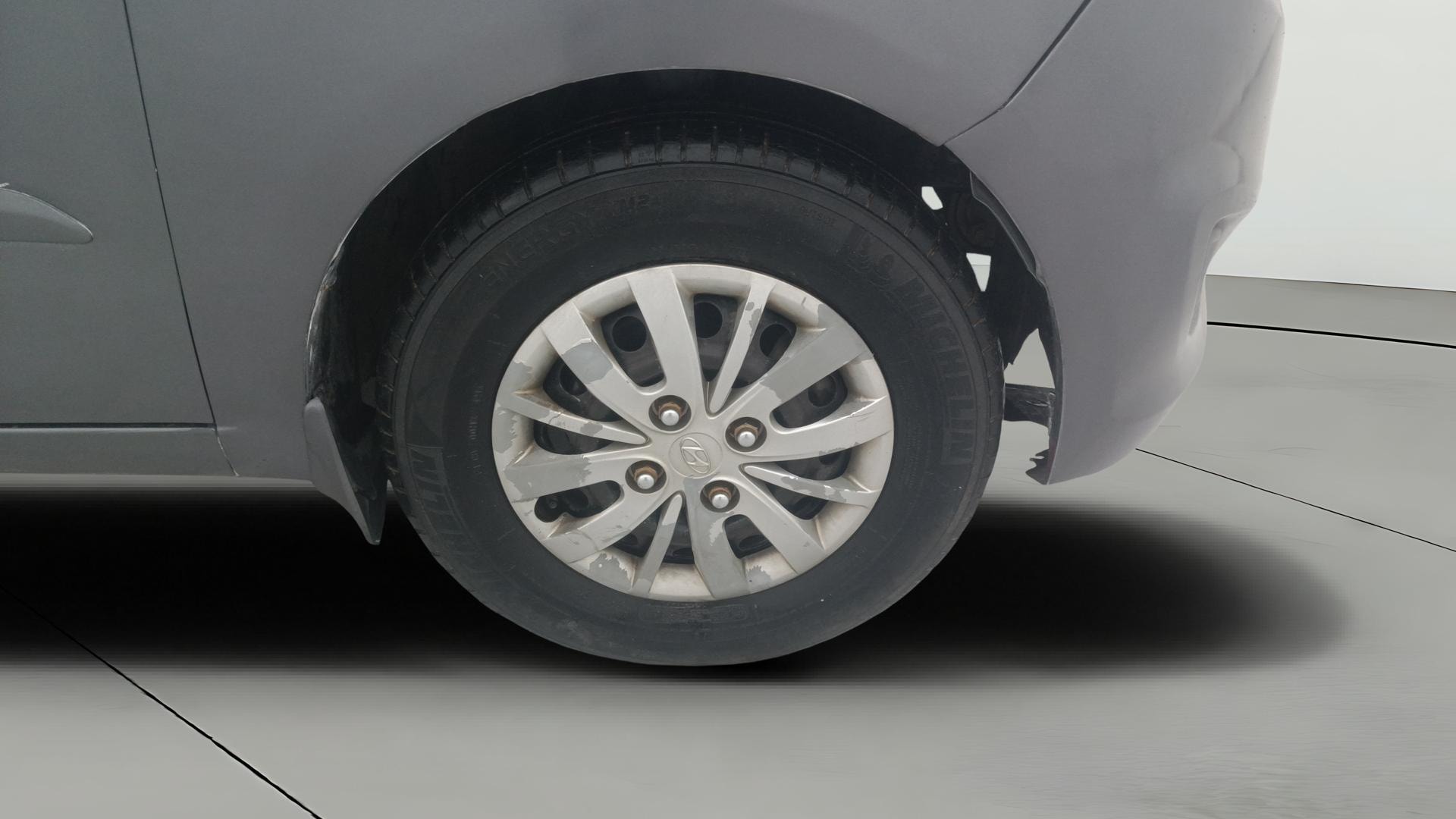View 2013 Hyundai i10 1.2 Sportz MT Image 39 Used 2013 Hyundai i10 1.2 Sportz MT Image 39