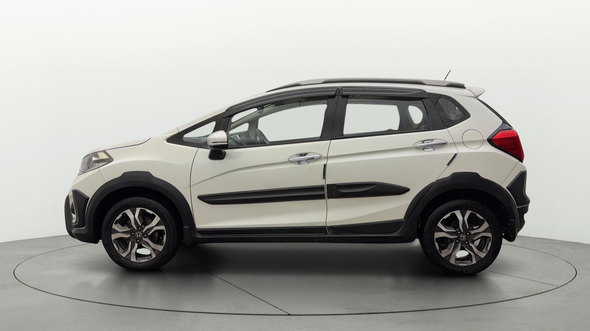 View 2018 Honda WR-V S MT Diesel Edge Edition Image 5 Used 2018 Honda WR-V S MT Diesel Edge Edition Image 5