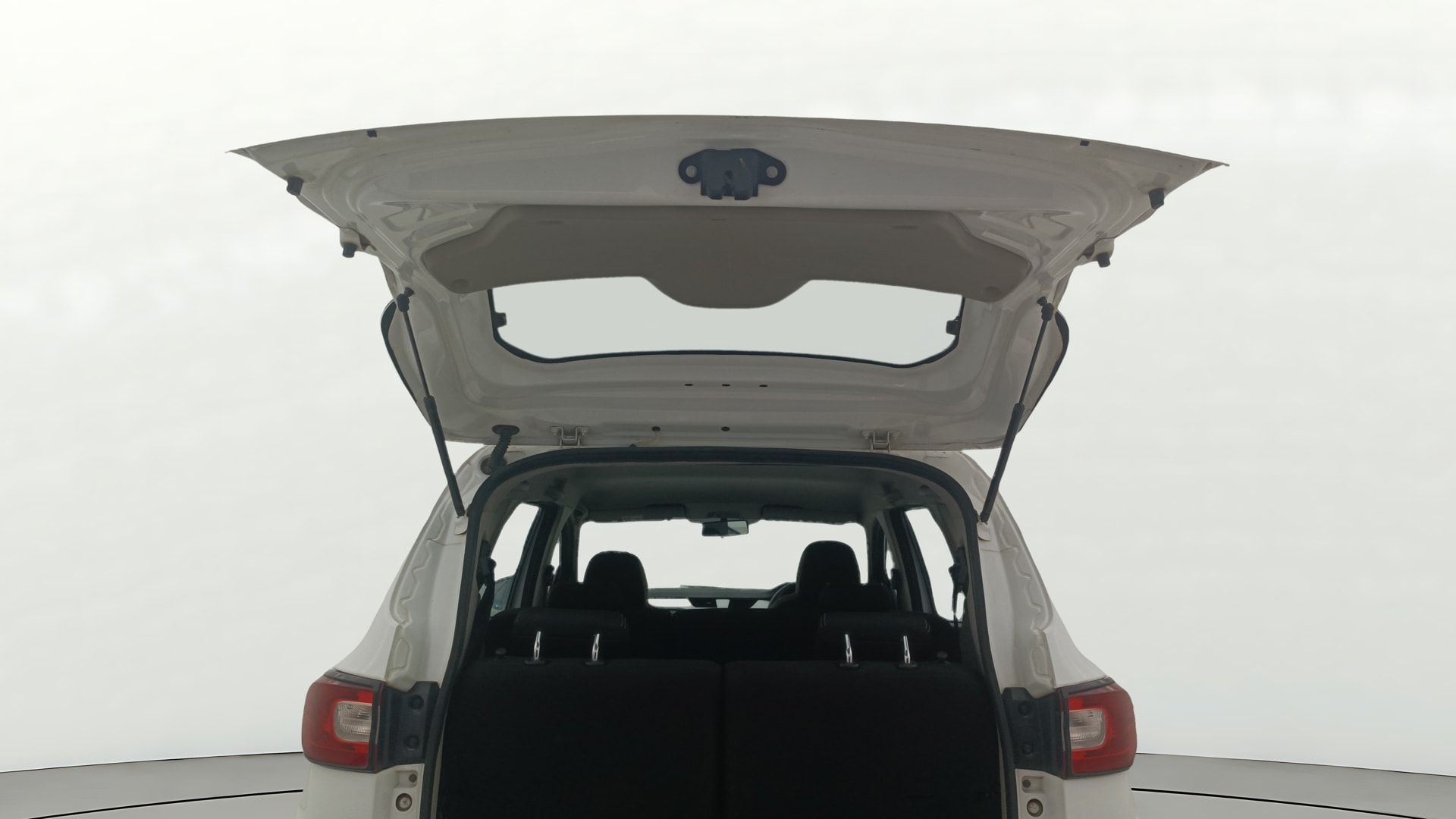 View 2023 Renault Triber RXZ AMT Image 17 Used 2023 Renault Triber RXZ AMT Image 17