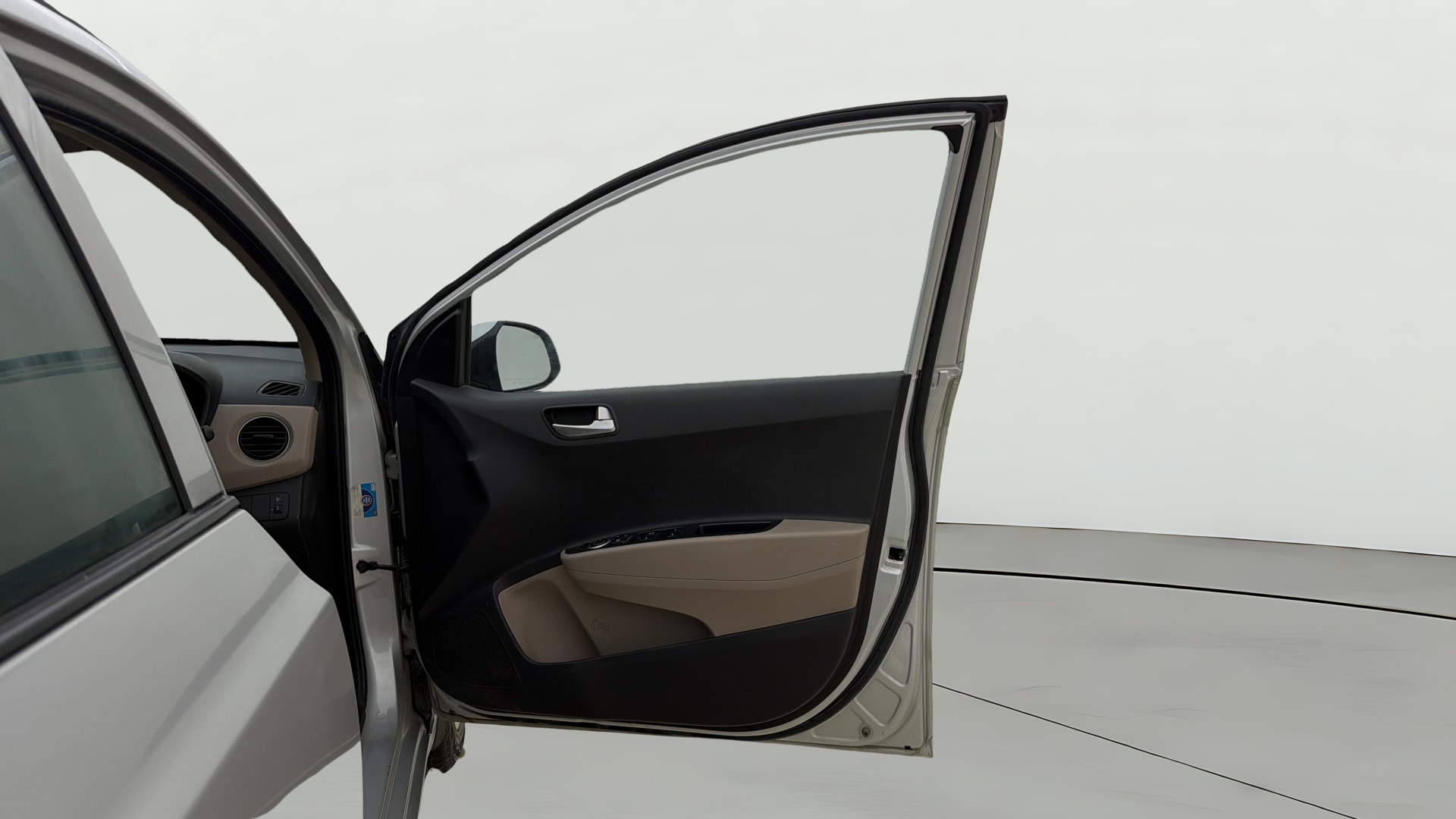 View 2016 Hyundai Grand i10 Sportz 1.2 Kappa Image 43 Used 2016 Hyundai Grand i10 Sportz 1.2 Kappa Image 43