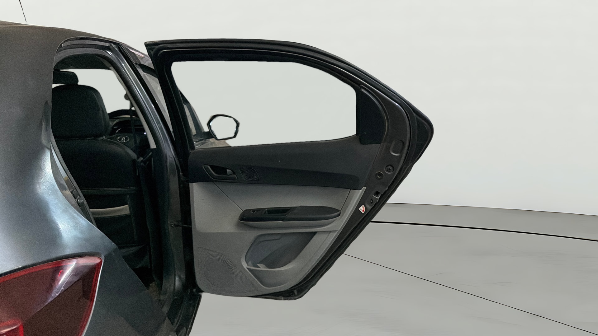 View 2021 Tata Tiago Revotorq XB Image 7 Used 2021 Tata Tiago Revotorq XB Image 7