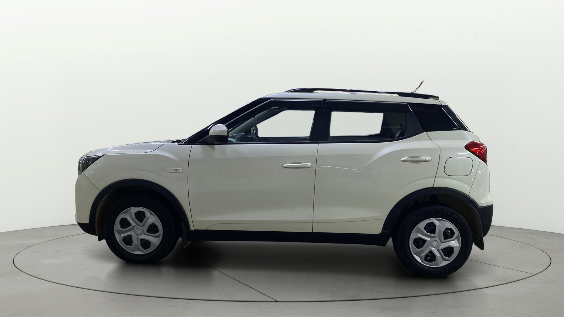 Used 2023 Mahindra XUV300 Used 2023 Mahindra XUV300