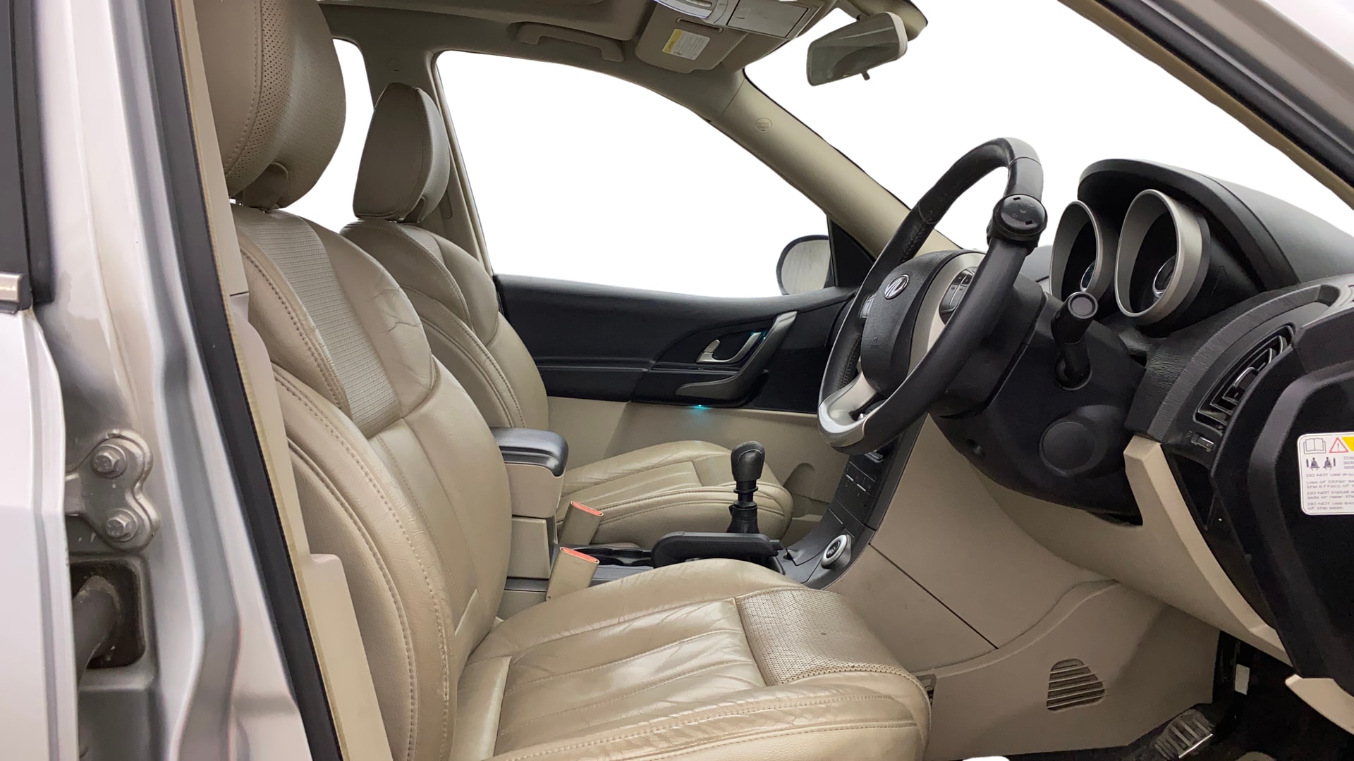 View 2016 Mahindra XUV500 W10 1.99-Litre Image 19 Used 2016 Mahindra XUV500 W10 1.99-Litre Image 19
