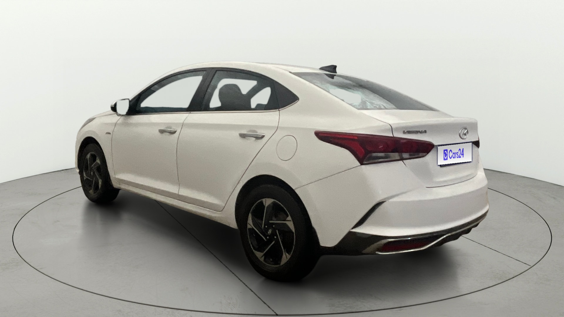 View 2019 Hyundai Verna 1.4 VTVT E Image 2 Used 2019 Hyundai Verna 1.4 VTVT E Image 2
