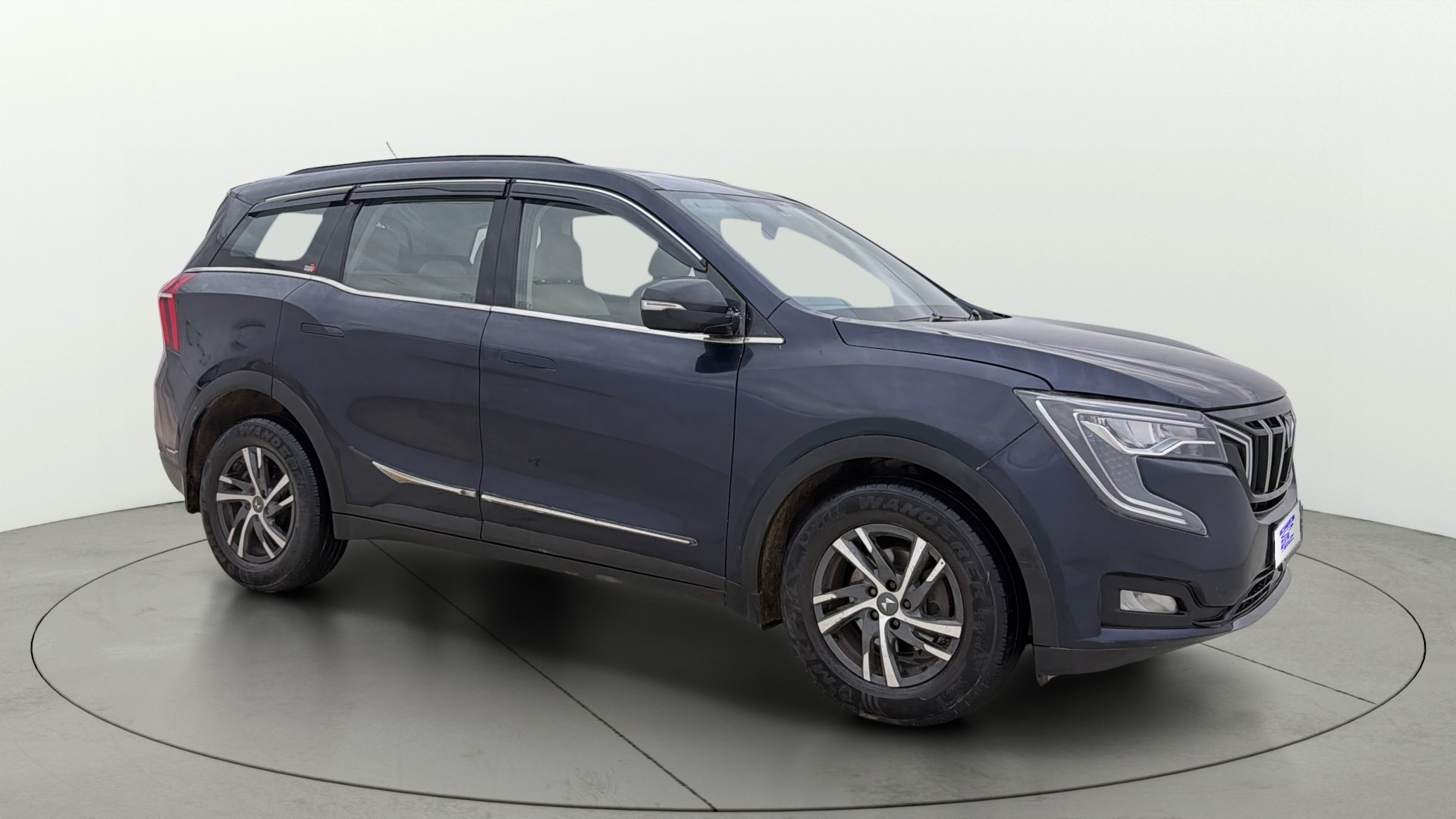 View 2022 Mahindra XUV700 MX Petrol 5 STR Image 22 Used 2022 Mahindra XUV700 MX Petrol 5 STR Image 22