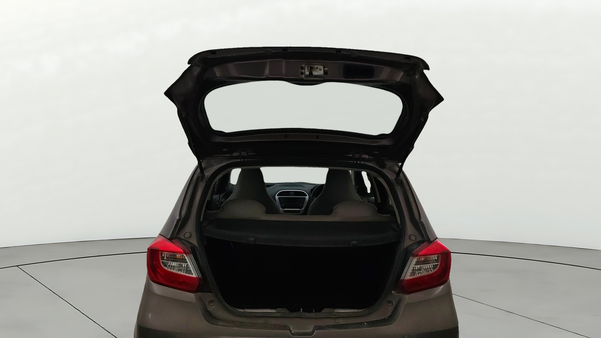 View 2016 Tata Tiago Revotorq XB Image 16 Used 2016 Tata Tiago Revotorq XB Image 16