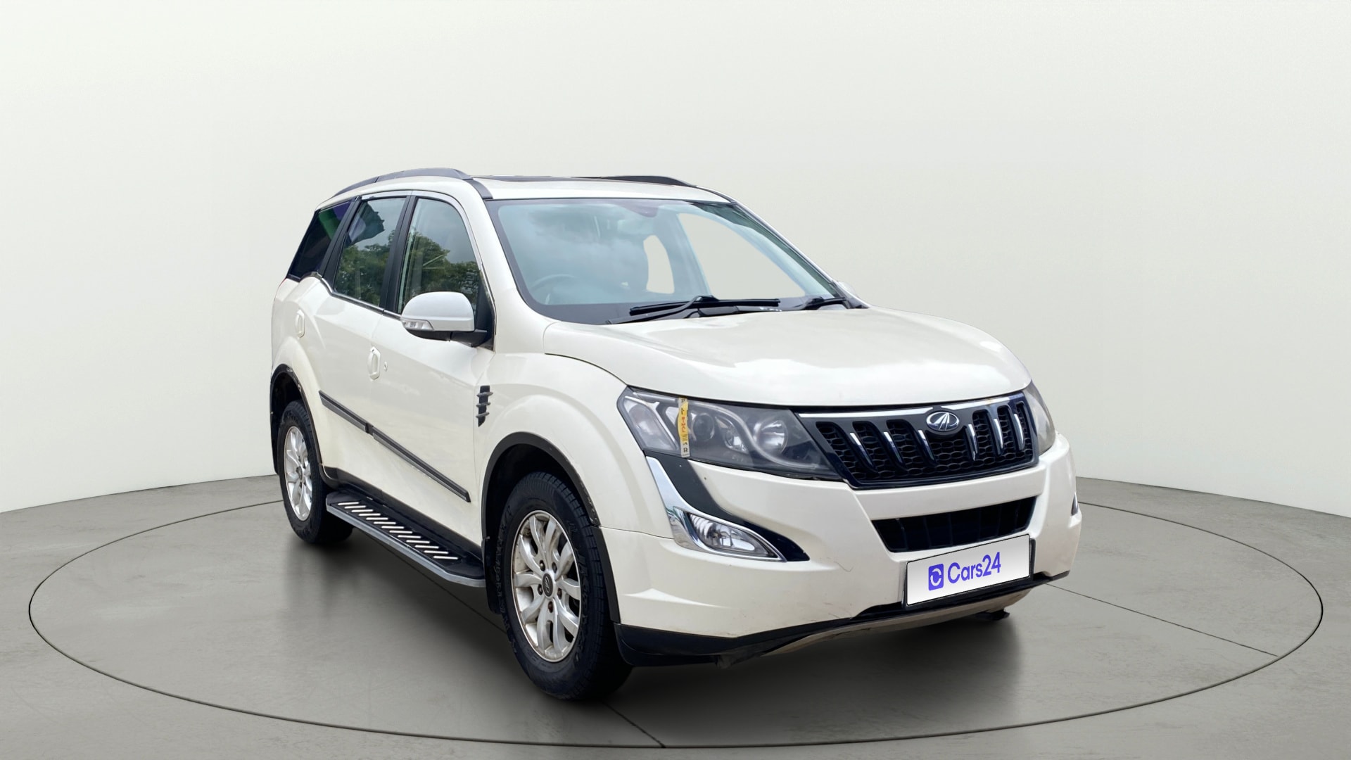 View 2017 Mahindra XUV500 W10 FWD AT Image 23 Used 2017 Mahindra XUV500 W10 FWD AT Image 23