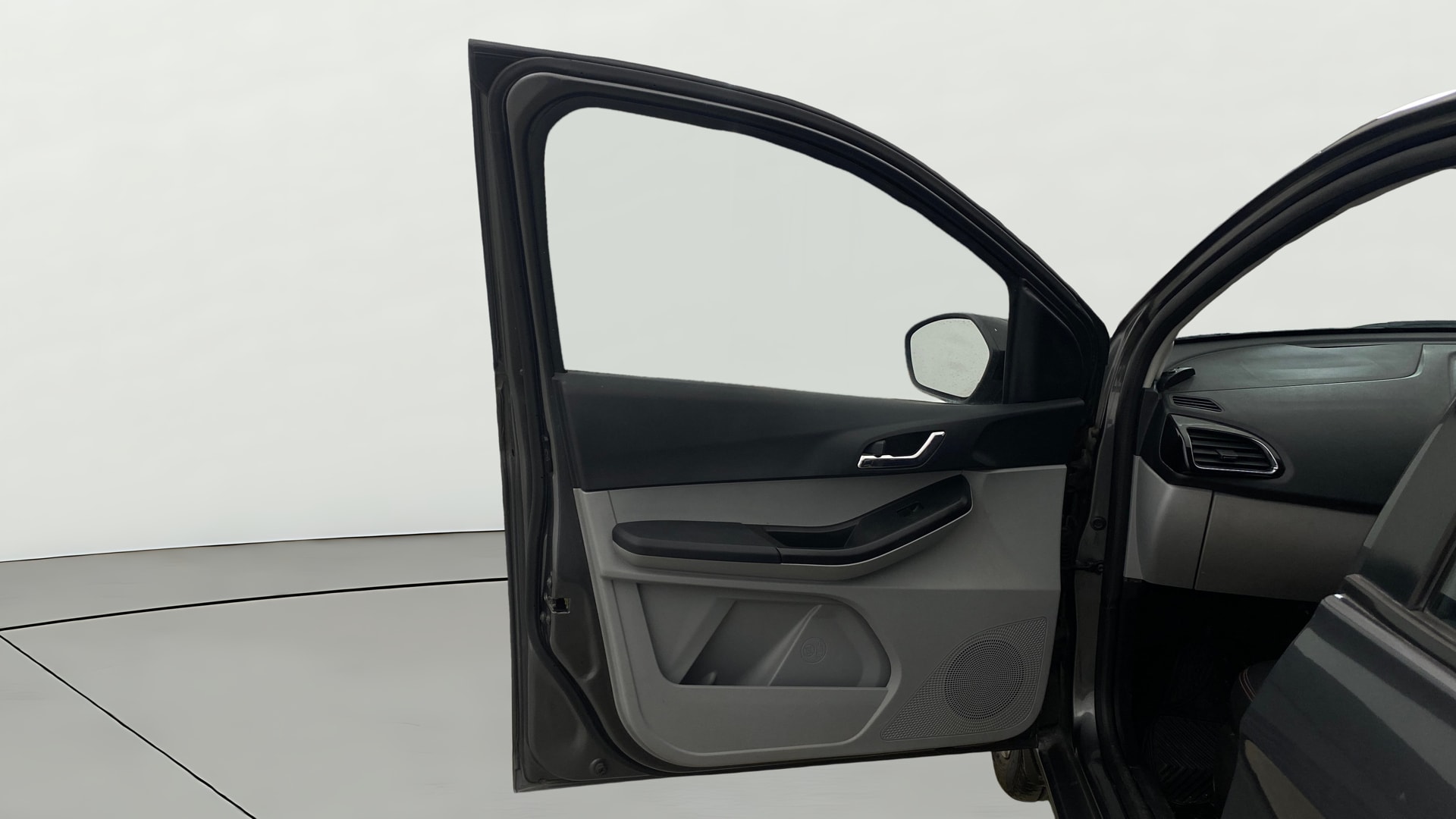 View 2021 Tata Tiago Revotorq XB Image 31 Used 2021 Tata Tiago Revotorq XB Image 31