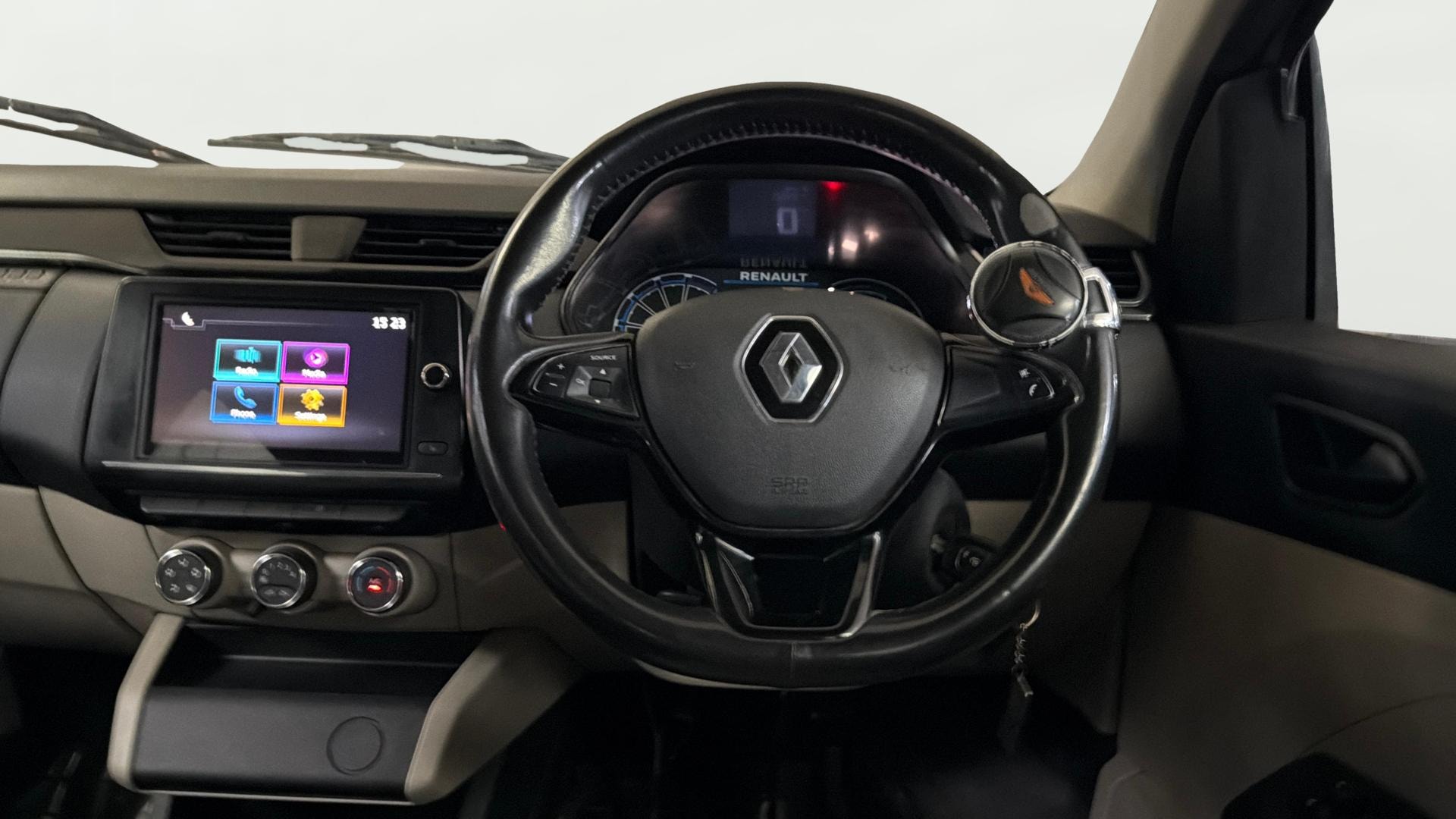 View 2022 Renault Triber RXT Image 21 Used 2022 Renault Triber RXT Image 21