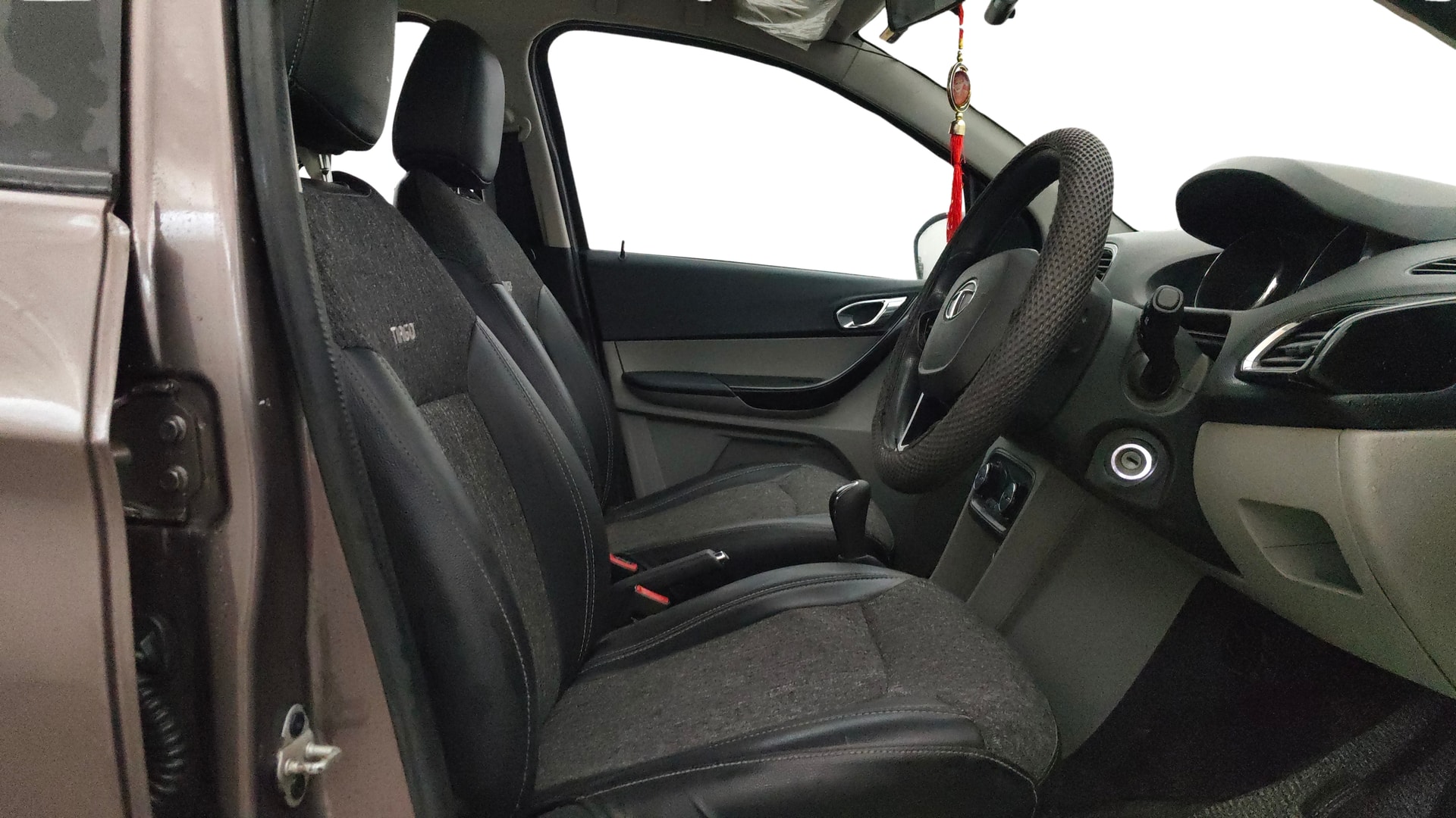 View 2019 Tata Tiago Revotorq XB Image 25 Used 2019 Tata Tiago Revotorq XB Image 25