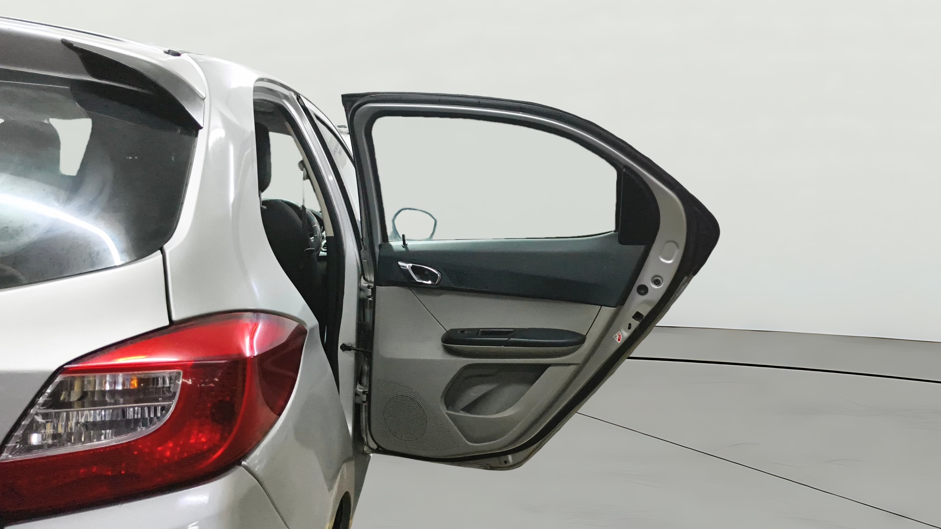 View 2019 Tata Tiago Revotorq XB Image 8 Used 2019 Tata Tiago Revotorq XB Image 8