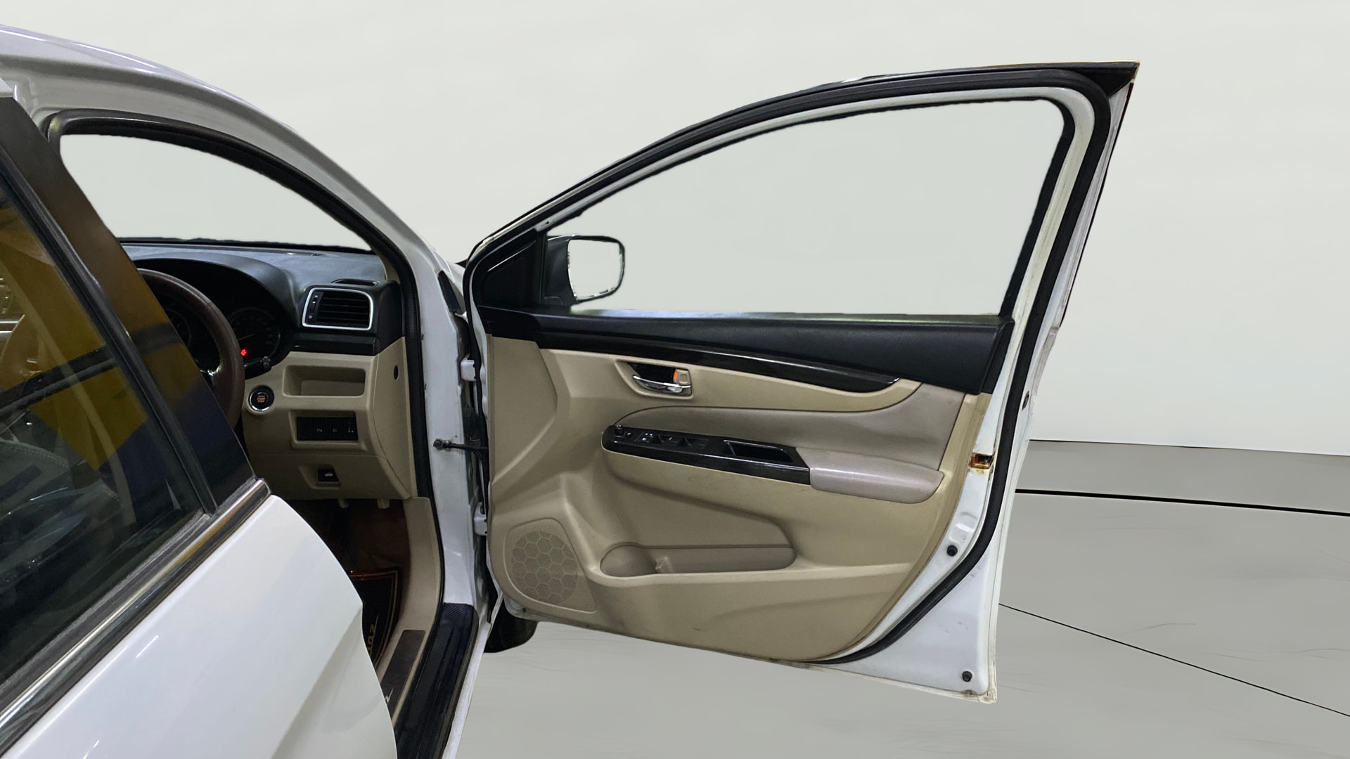 View 2015 Maruti Suzuki 1000 Base Variant Image 45 Used 2015 Maruti Suzuki 1000 Base Variant Image 45