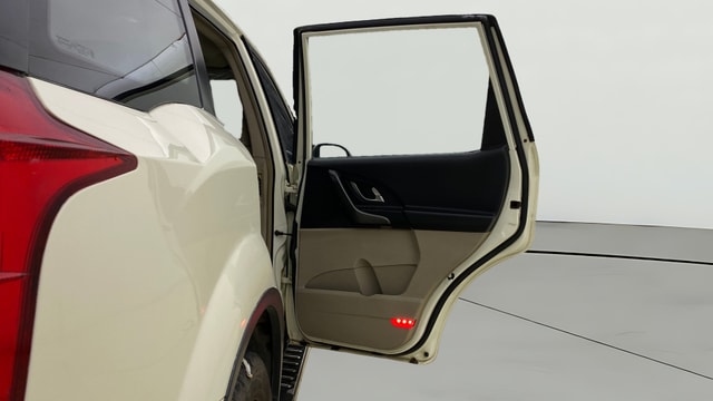 View Mahindra XUV500 Image 6 Used Mahindra XUV500 Image 6