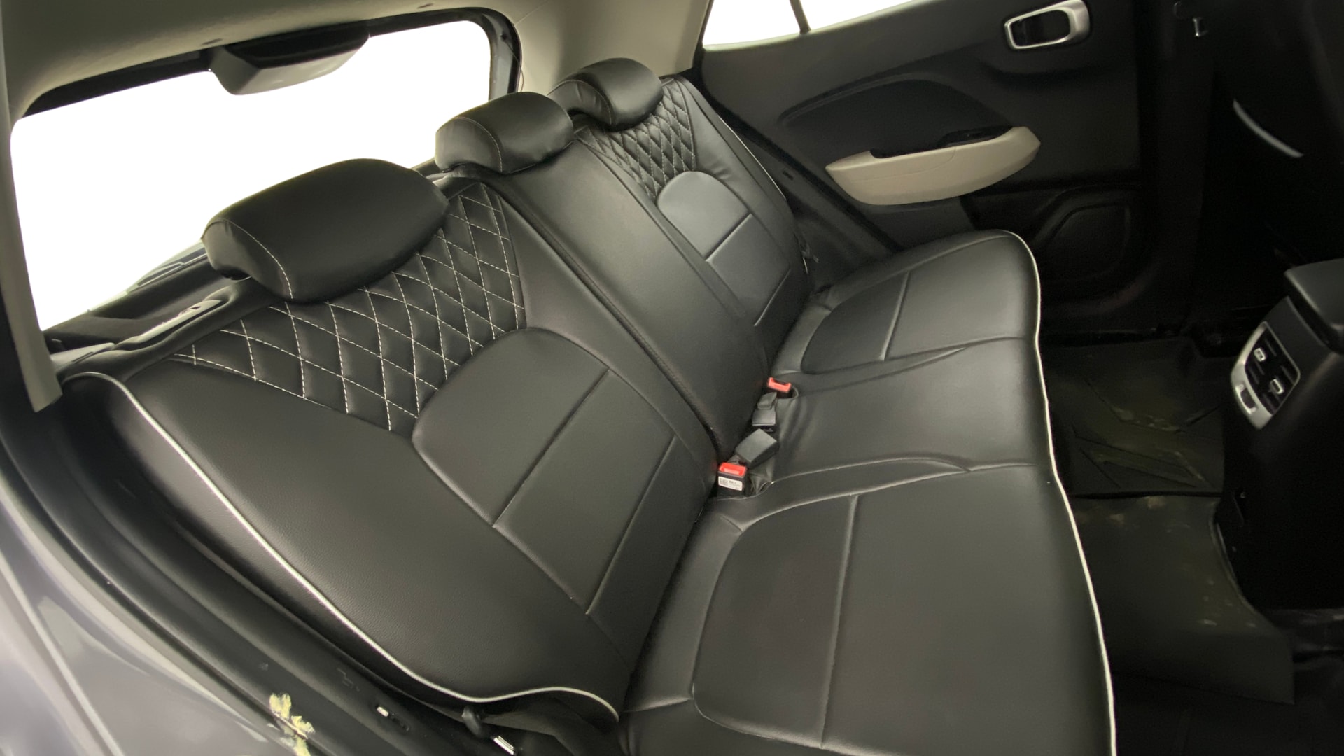 View 2023 Hyundai Venue S (O) 1.0 Turbo Petrol MT Image 30 Used 2023 Hyundai Venue S (O) 1.0 Turbo Petrol MT Image 30