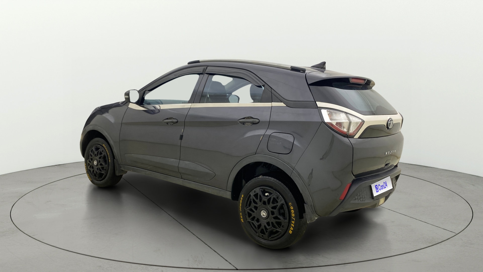 View 2020 Tata Nexon Revotorq XM Image 2 Used 2020 Tata Nexon Revotorq XM Image 2