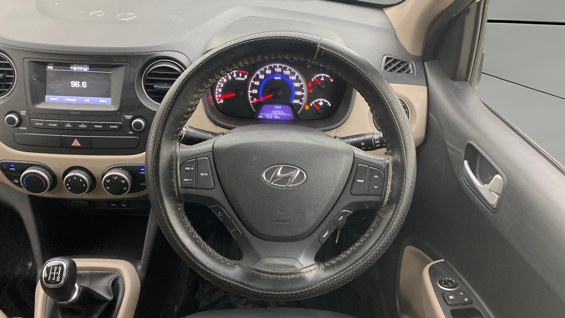 View 2017 Hyundai Grand i10 Sportz 1.2 Kappa Image 20 Used 2017 Hyundai Grand i10 Sportz 1.2 Kappa Image 20