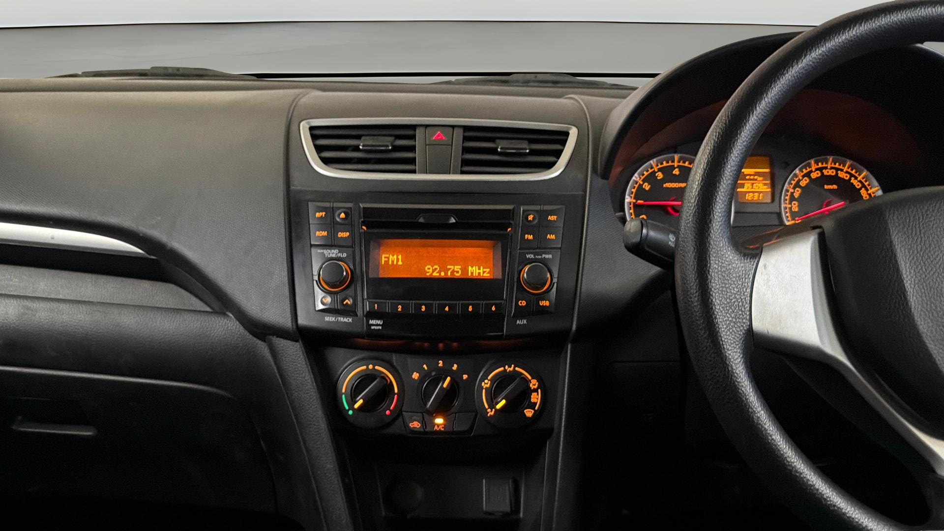 View 2014 Maruti Suzuki 1000 Base Variant Image 17 Used 2014 Maruti Suzuki 1000 Base Variant Image 17